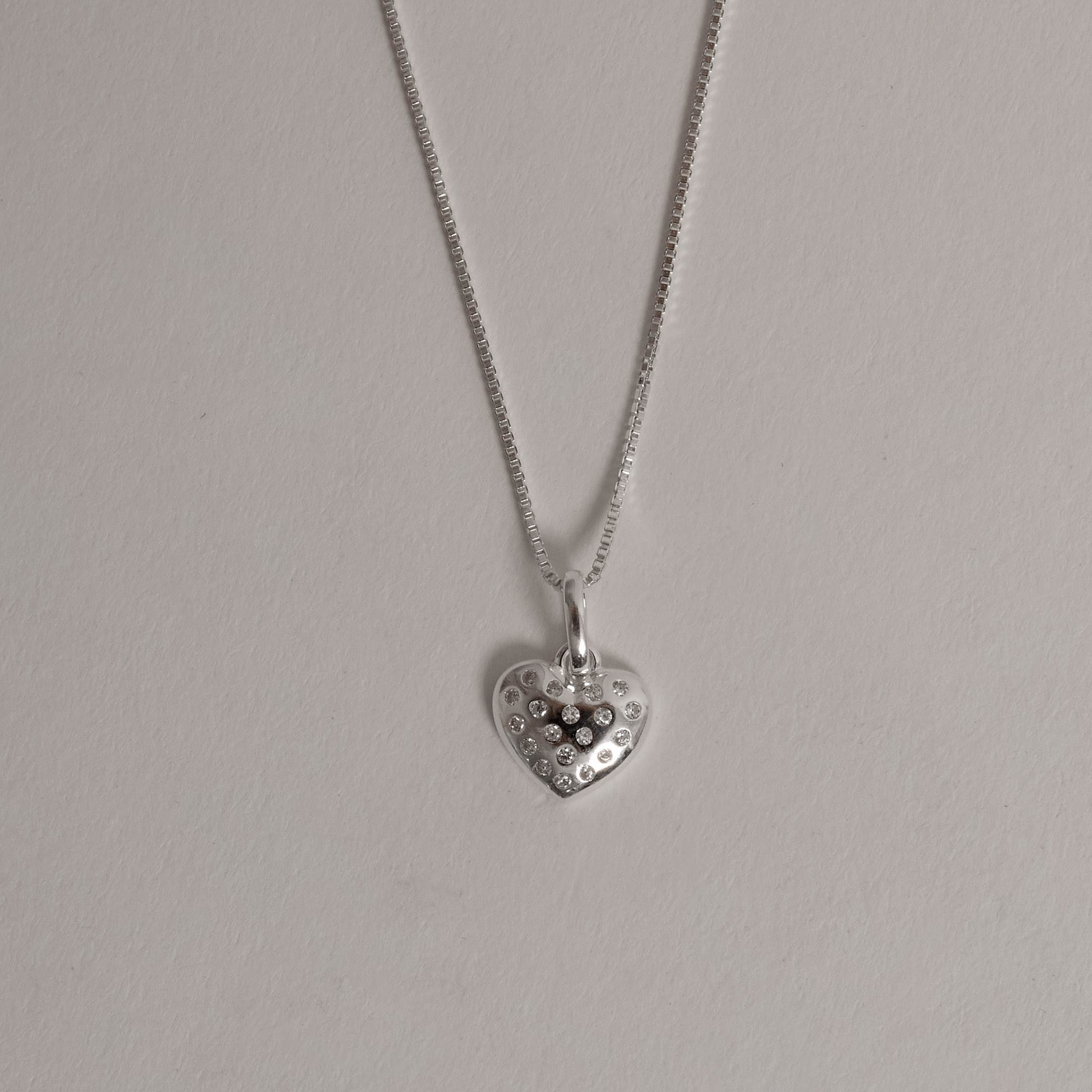 Colar pingente coração com zircônias cristal 9mm 45cm