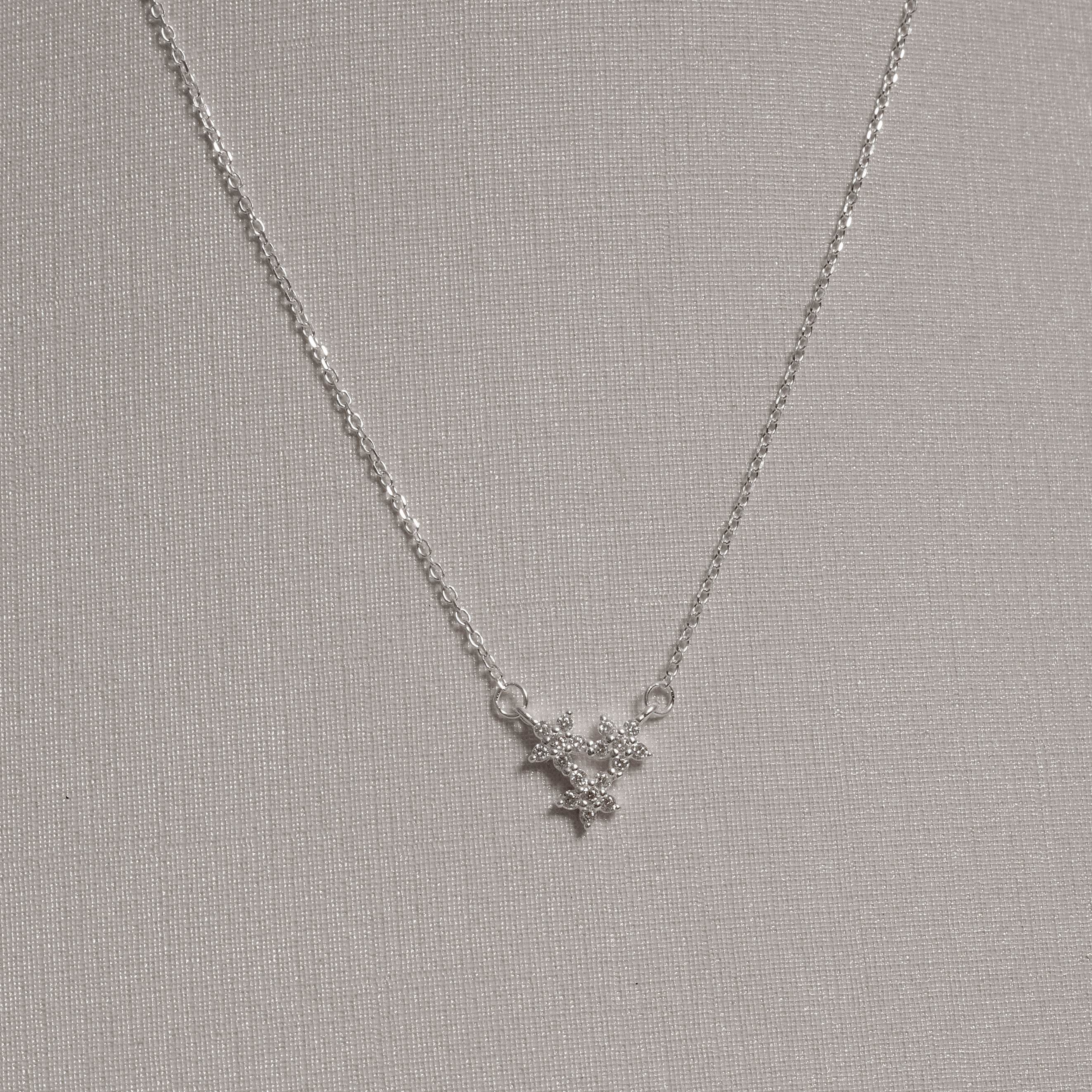Imagem Secundária Colar entremeio flores cravejadas 9mm corrente cadeado 40+5cm