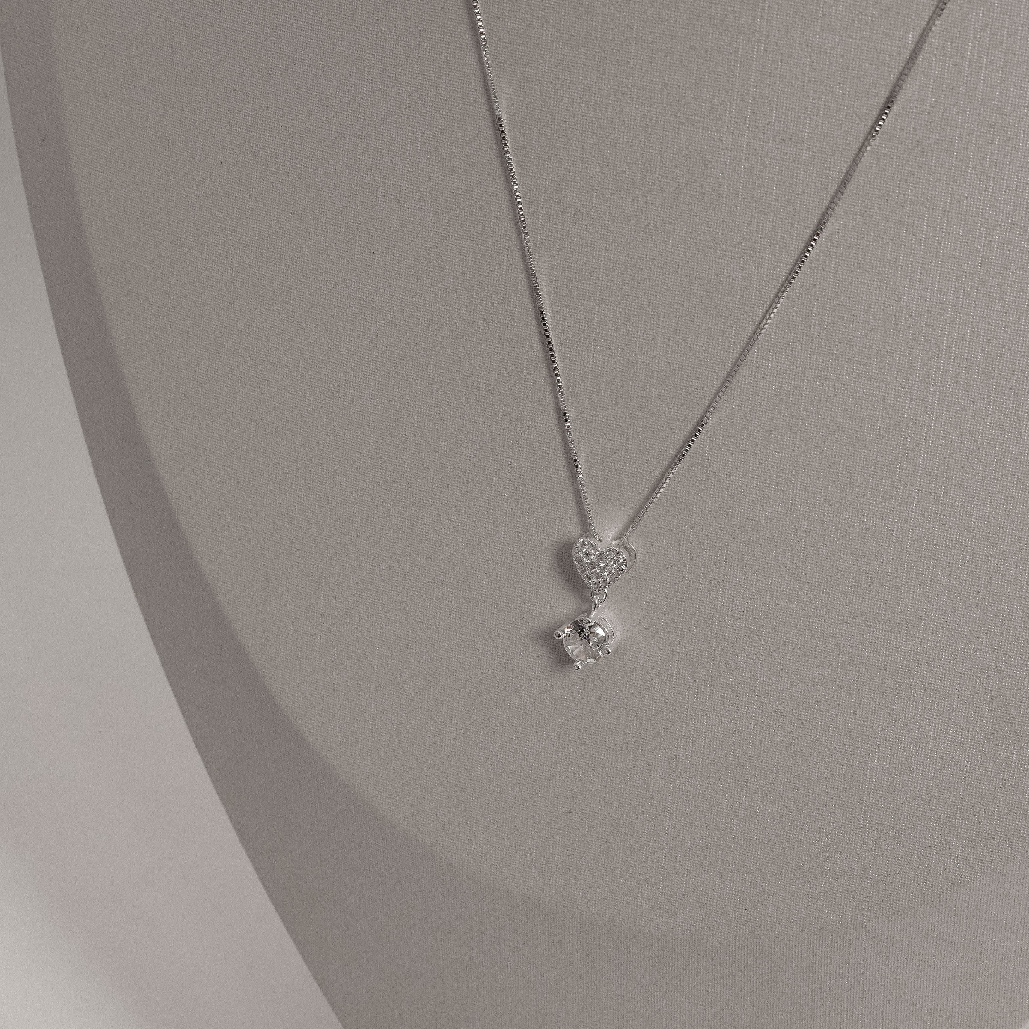 Imagem Secundária Colar coração cravejado 7mm com pingente zircônia 5mm 45cm