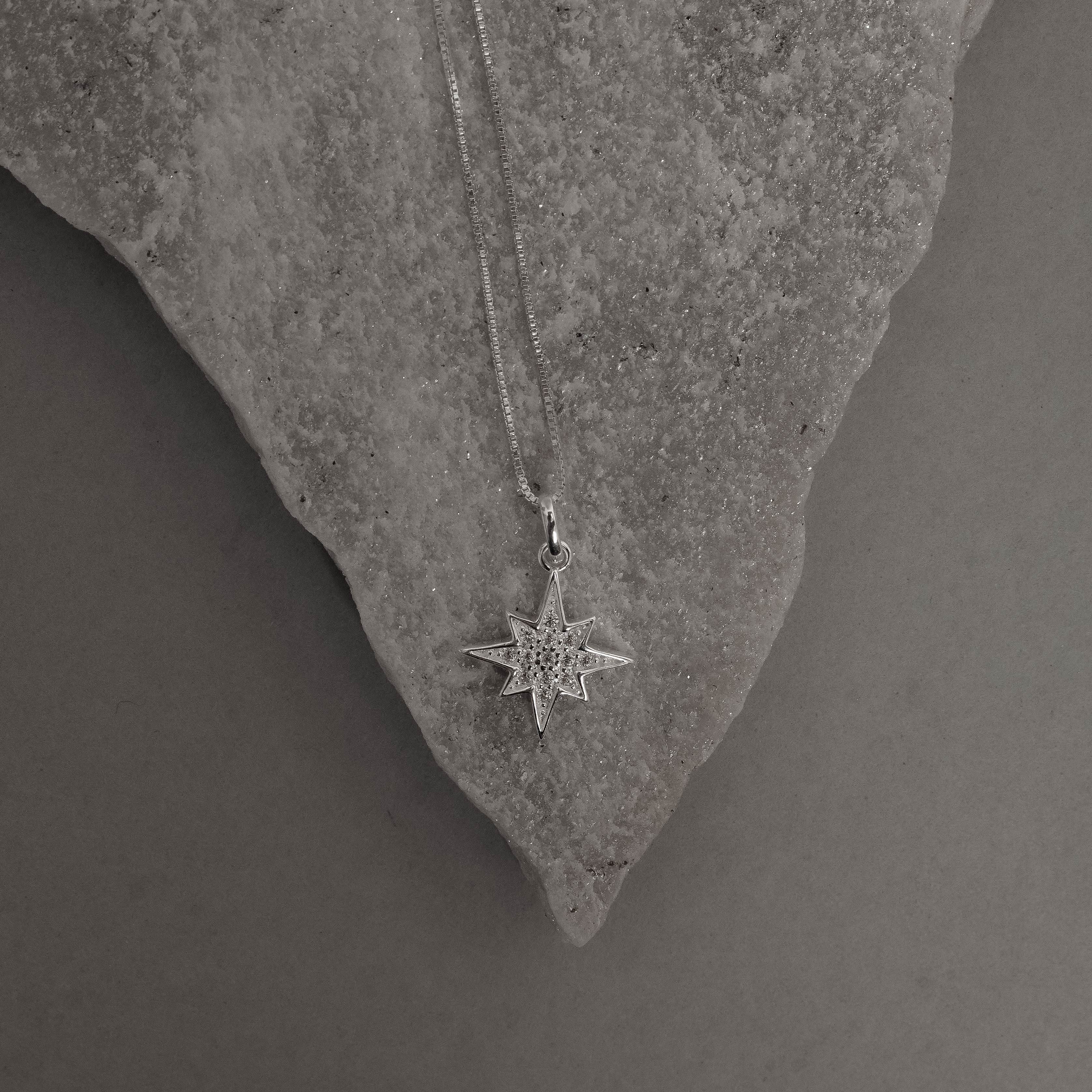 Imagem Secundária Colar pingente estrela 8 pontas cravejada 15mm 45cm