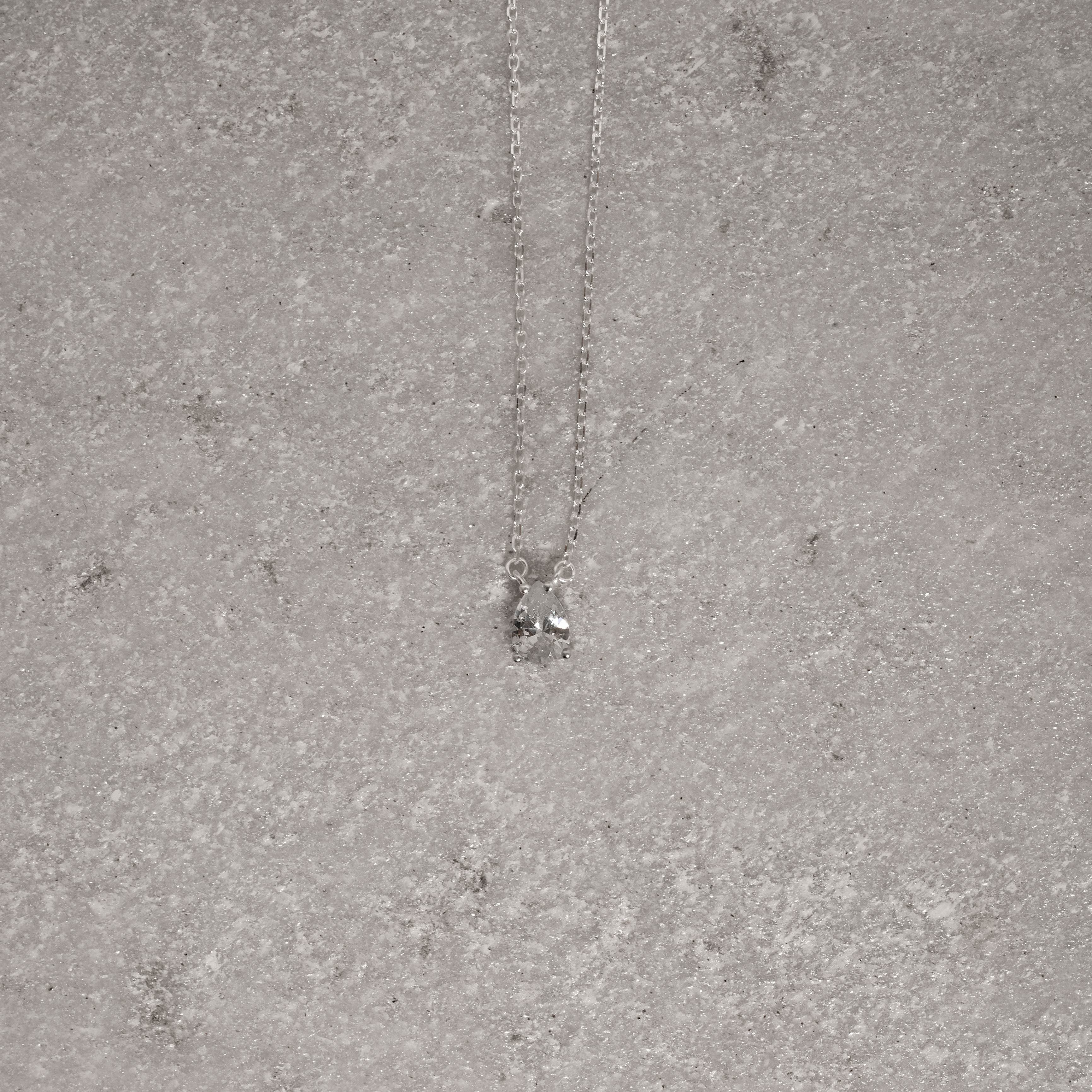 Imagem Secundária Colar entremeio zircônia gota 7x5mm 40+5cm