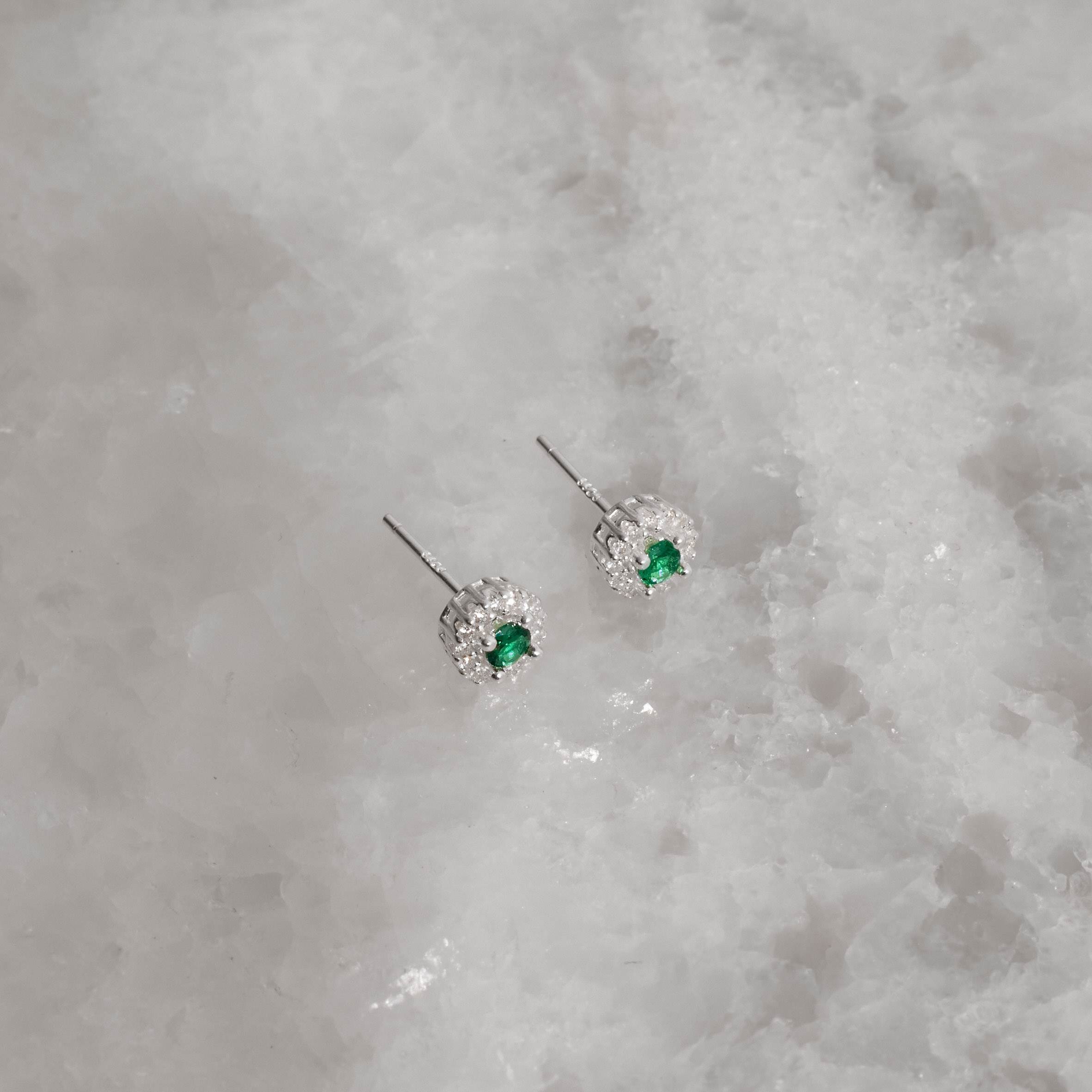 Imagem Secundária Brinco zircônia esmeralda com cravejado 6mm