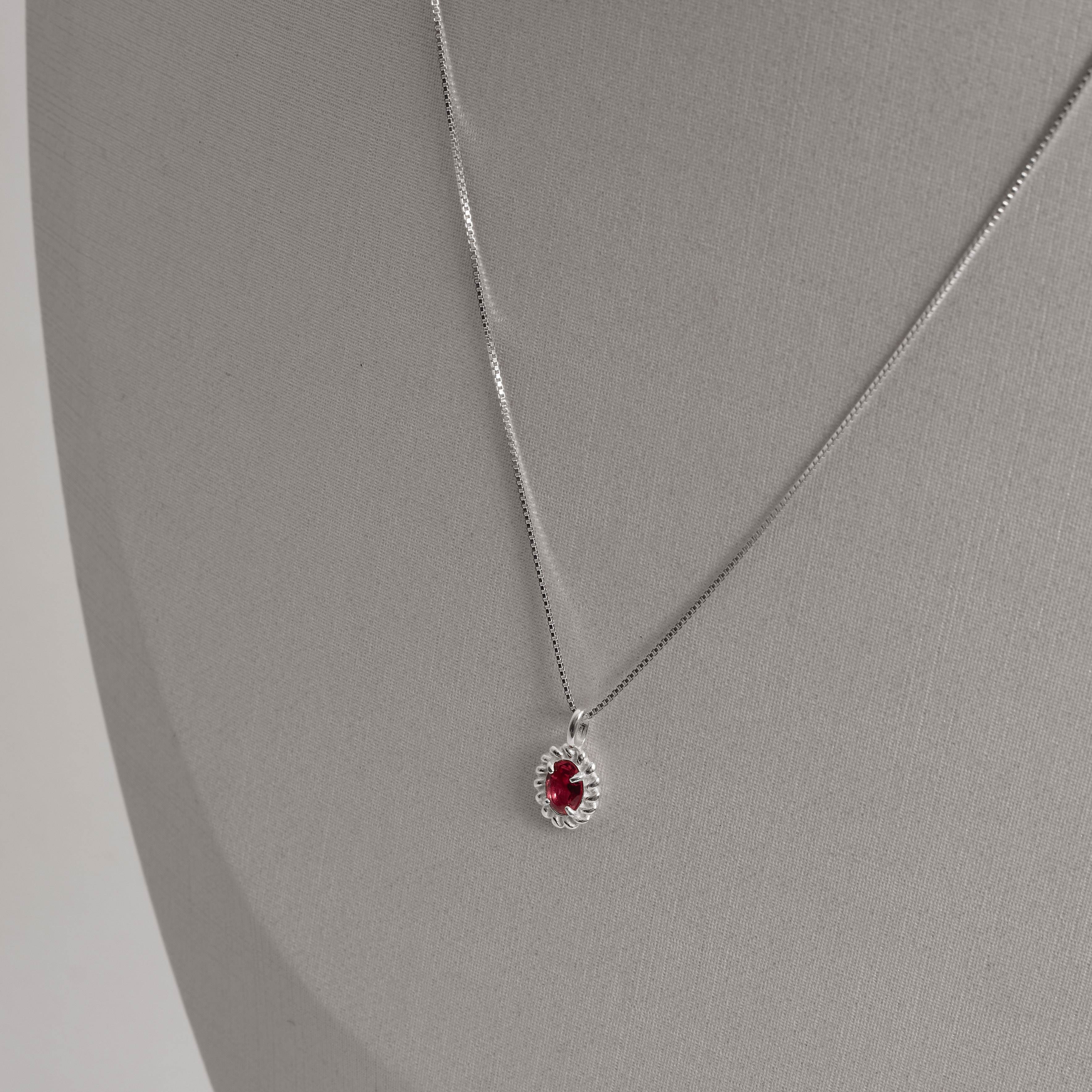 Colar pingente zircônia oval cereja detalhe torcido 10mm 45cm