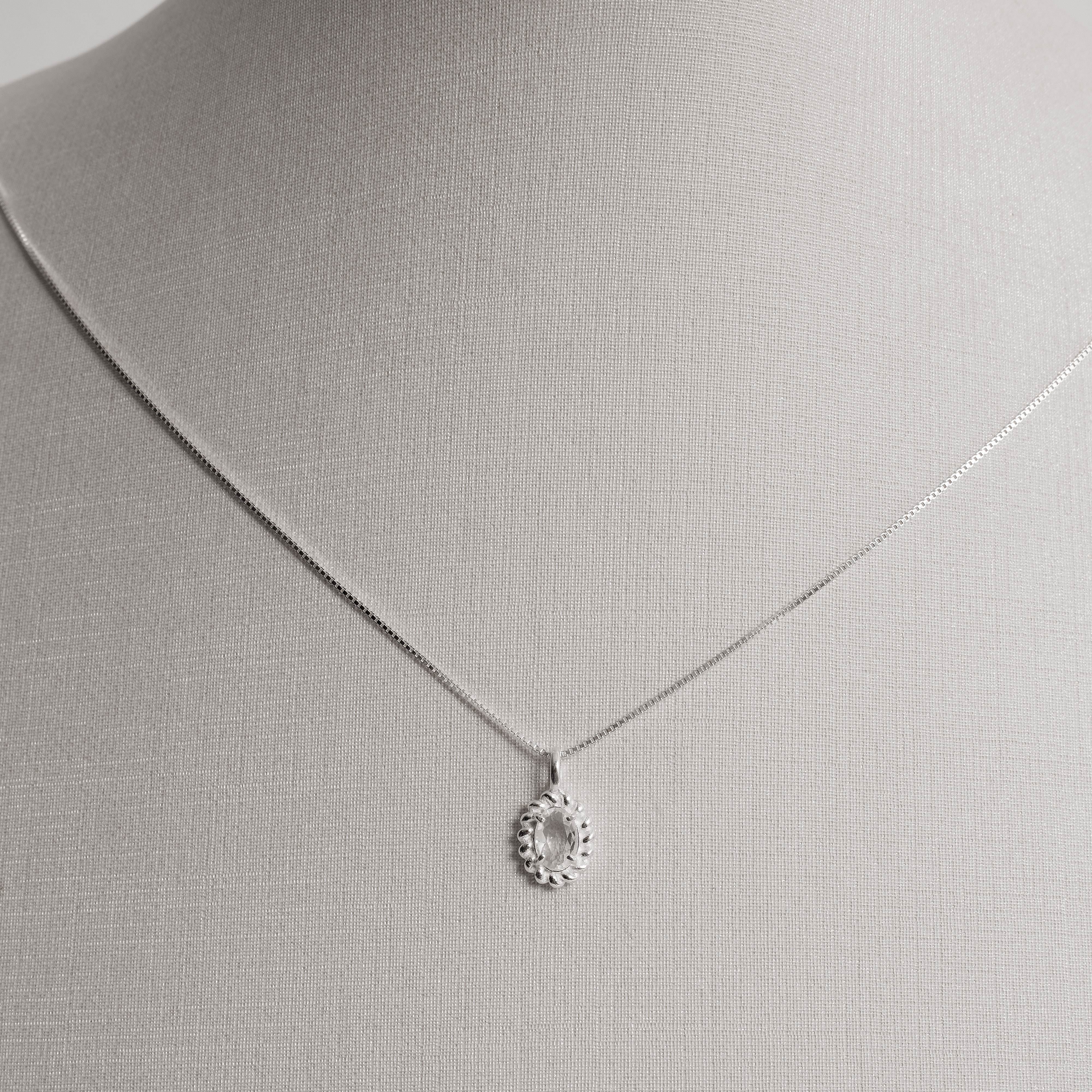 Imagem Secundária Colar pingente zircônia oval cristal detalhe torcido 10mm 45cm