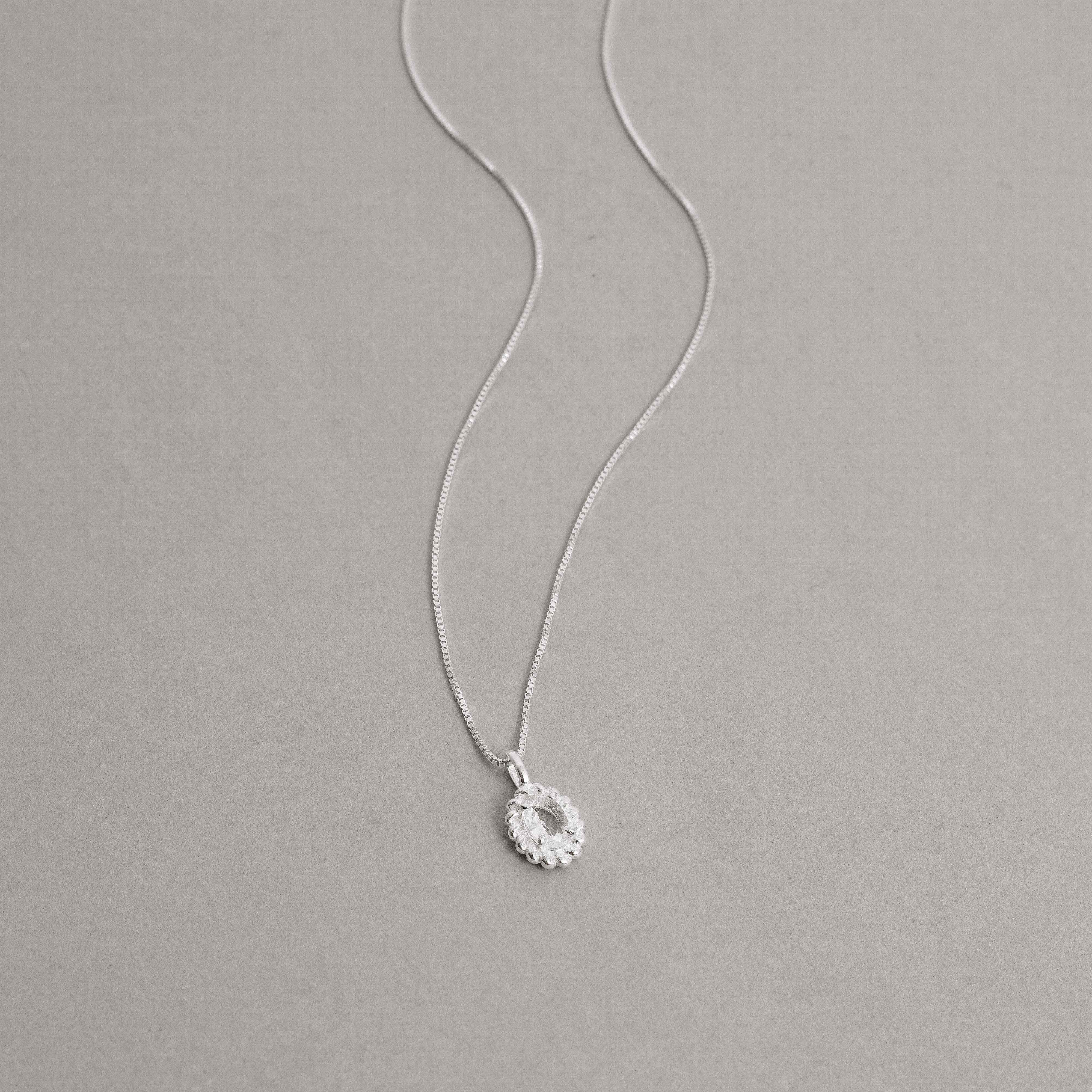 Colar pingente zircônia oval cristal detalhe torcido 10mm 45cm