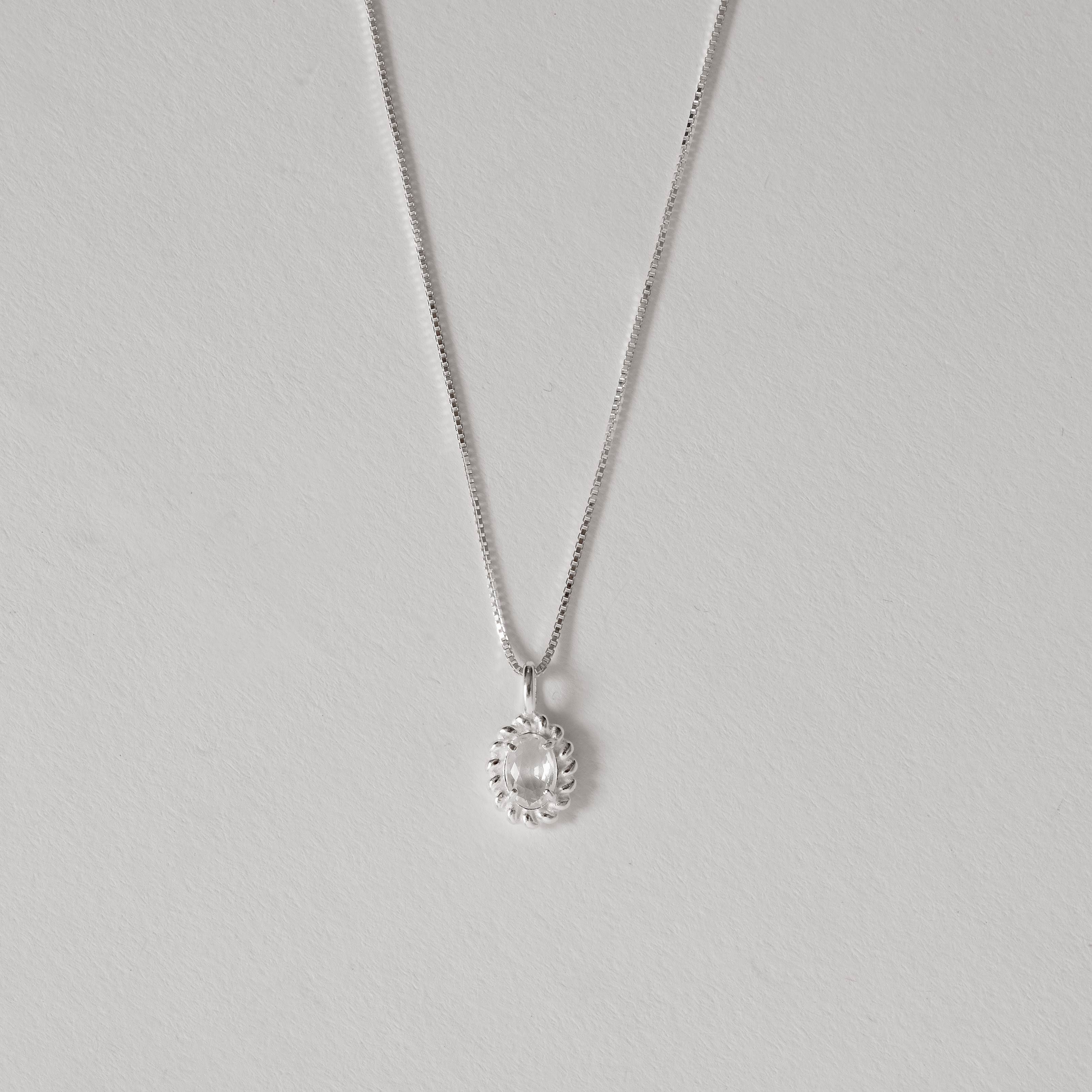 Imagem Colar pingente zircônia oval cristal detalhe torcido 10mm 45cm
