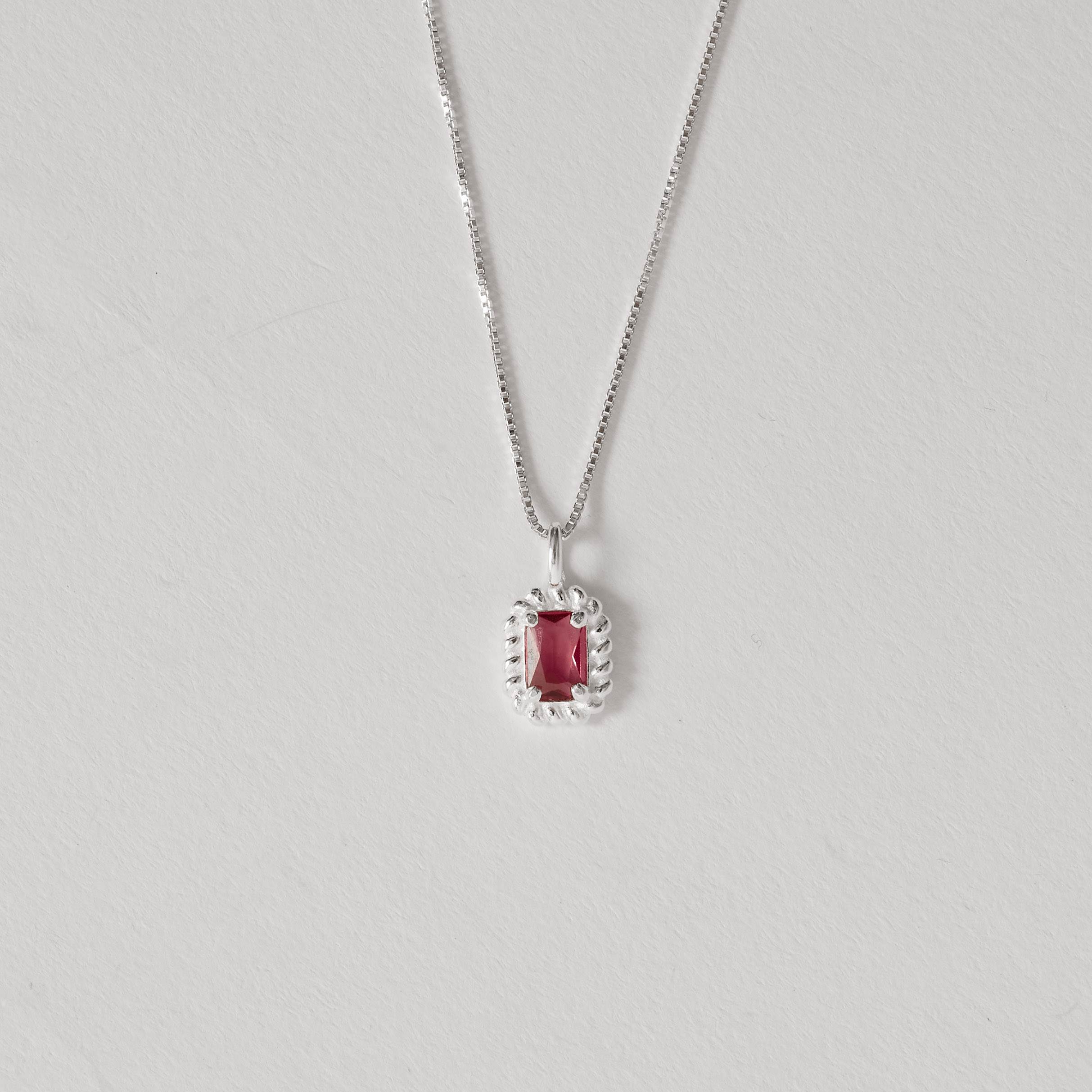 Imagem Colar pingente zircônia retangular cereja detalhe torcido 10mm 45cm