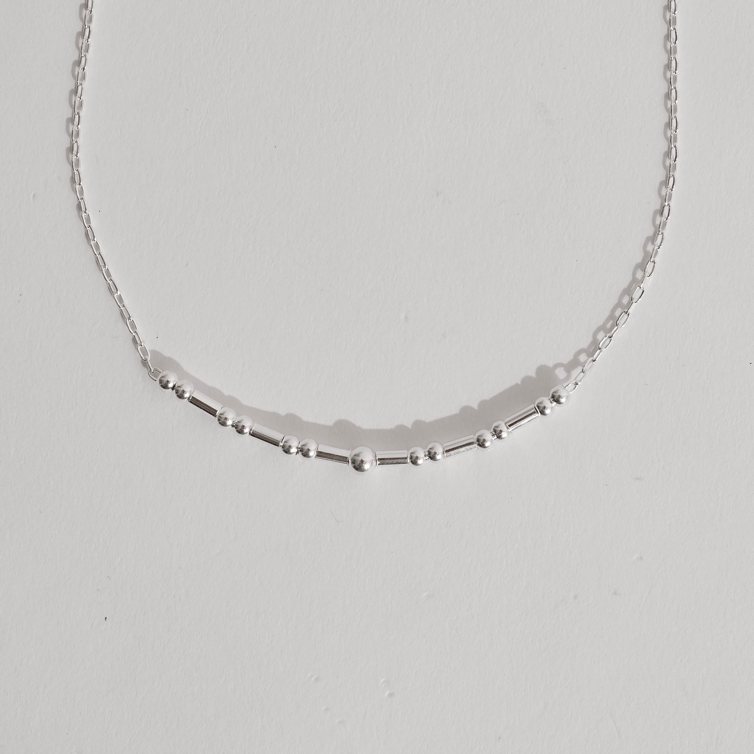 Imagem Pulseira entremeios bolas e canutilhos 19cm