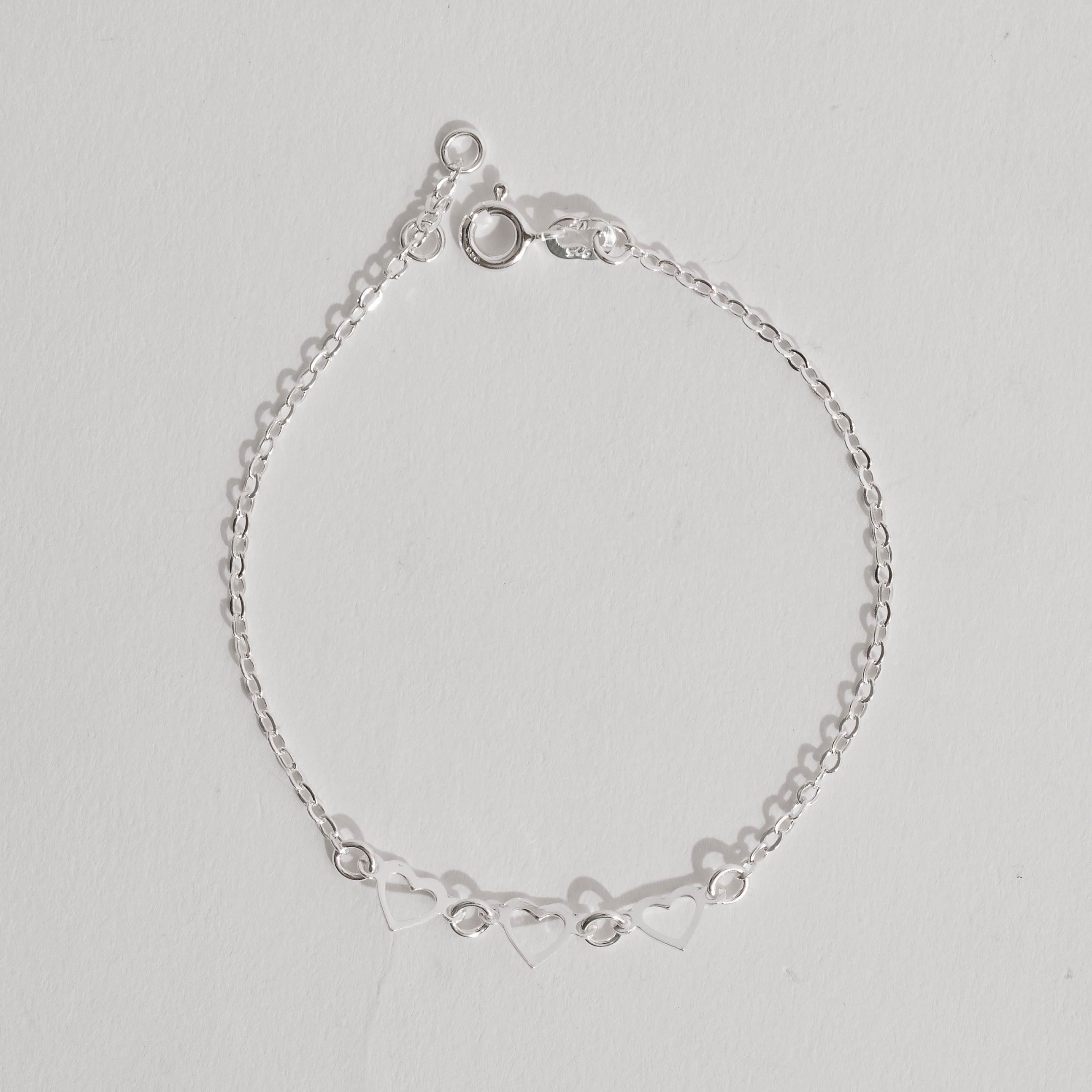 Imagem Pulseira entremeio corações vazados 6mm 19cm