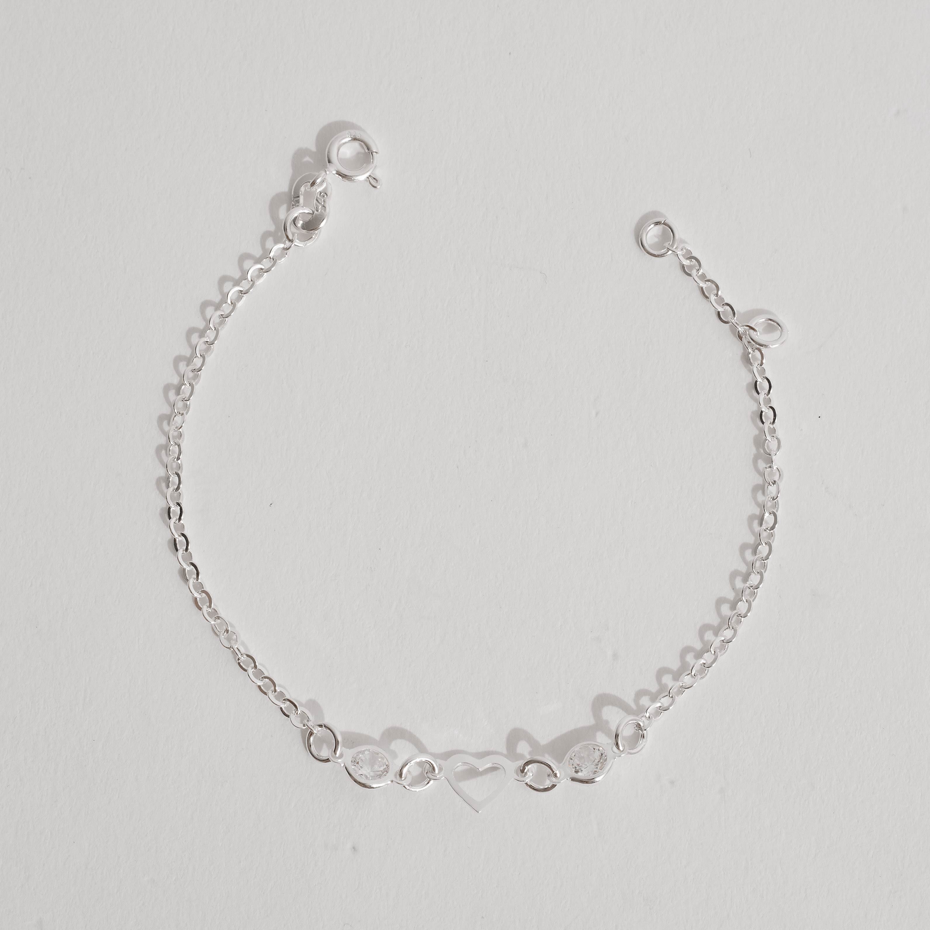 Pulseira infantil entremeio zircônias e coração vazado 15,5cm