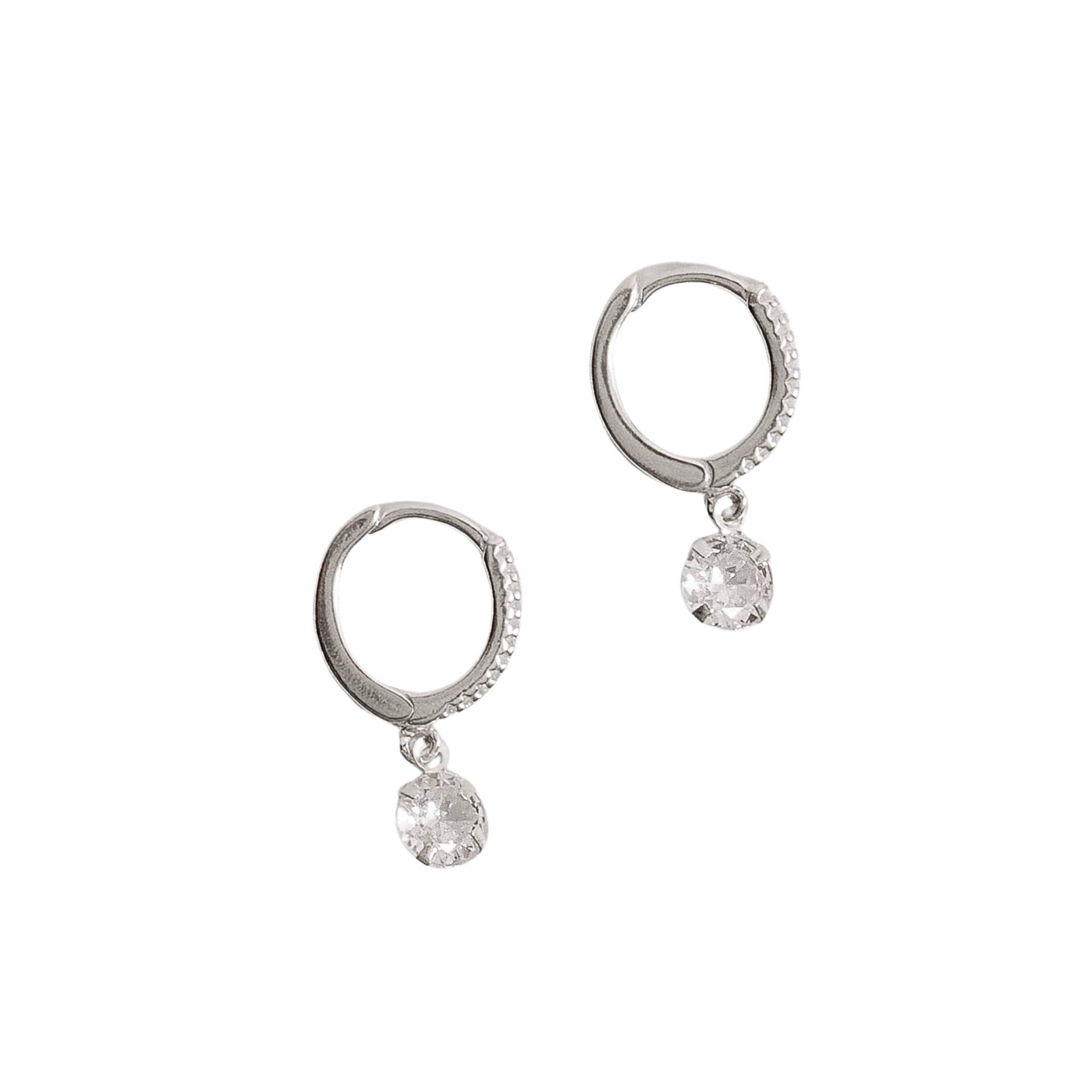 Argola click cravejada 14mm pingente zircônia 6mm