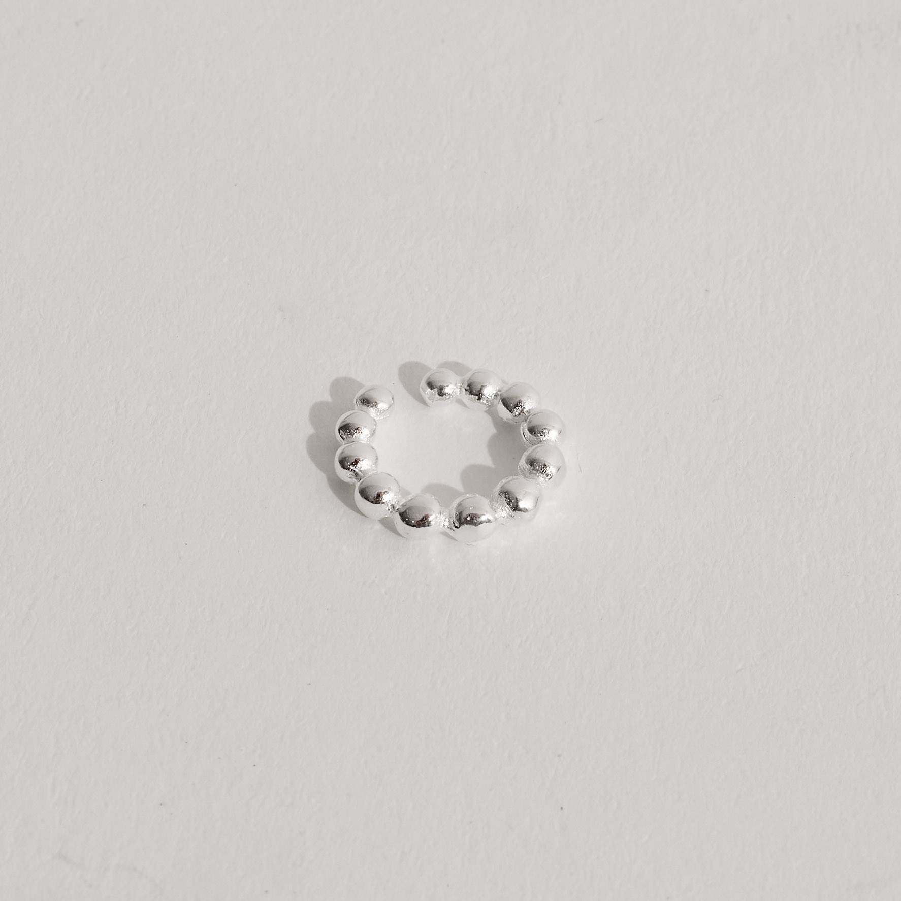Piercing fake argola rígida fio bolinhas