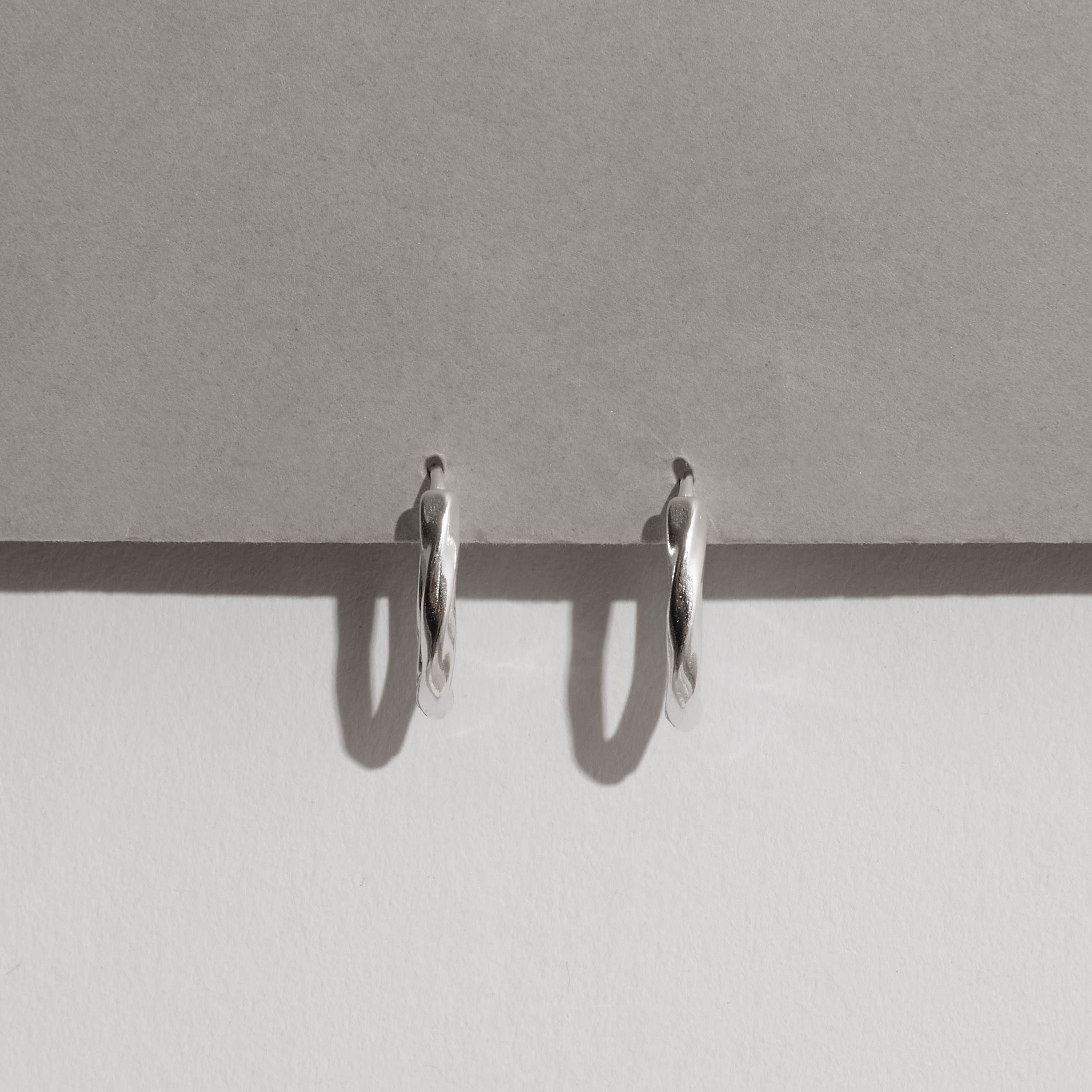 Argola click oval 15mm fio torcido