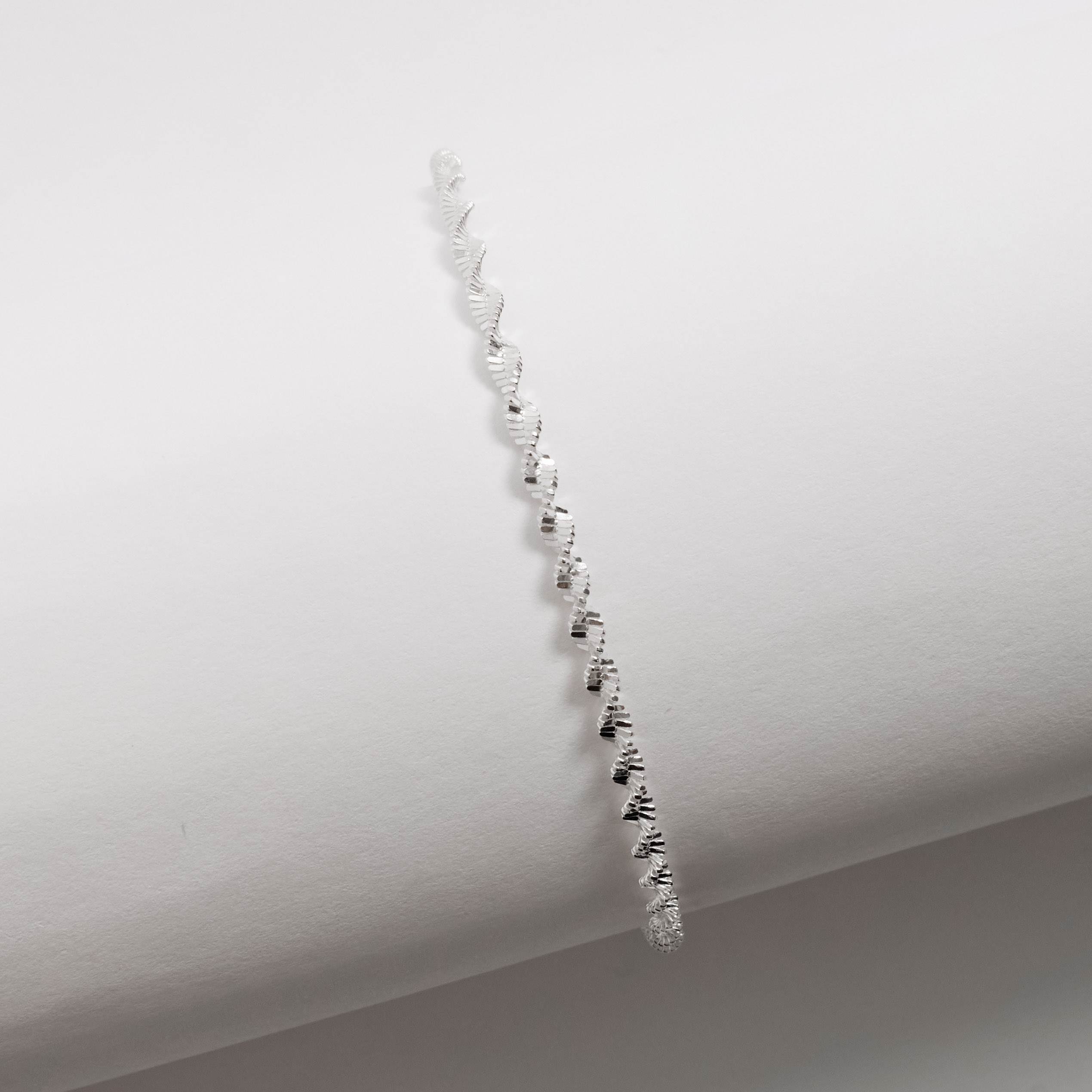 Pulseira corrente laminada torcida 2.4 18,5cm