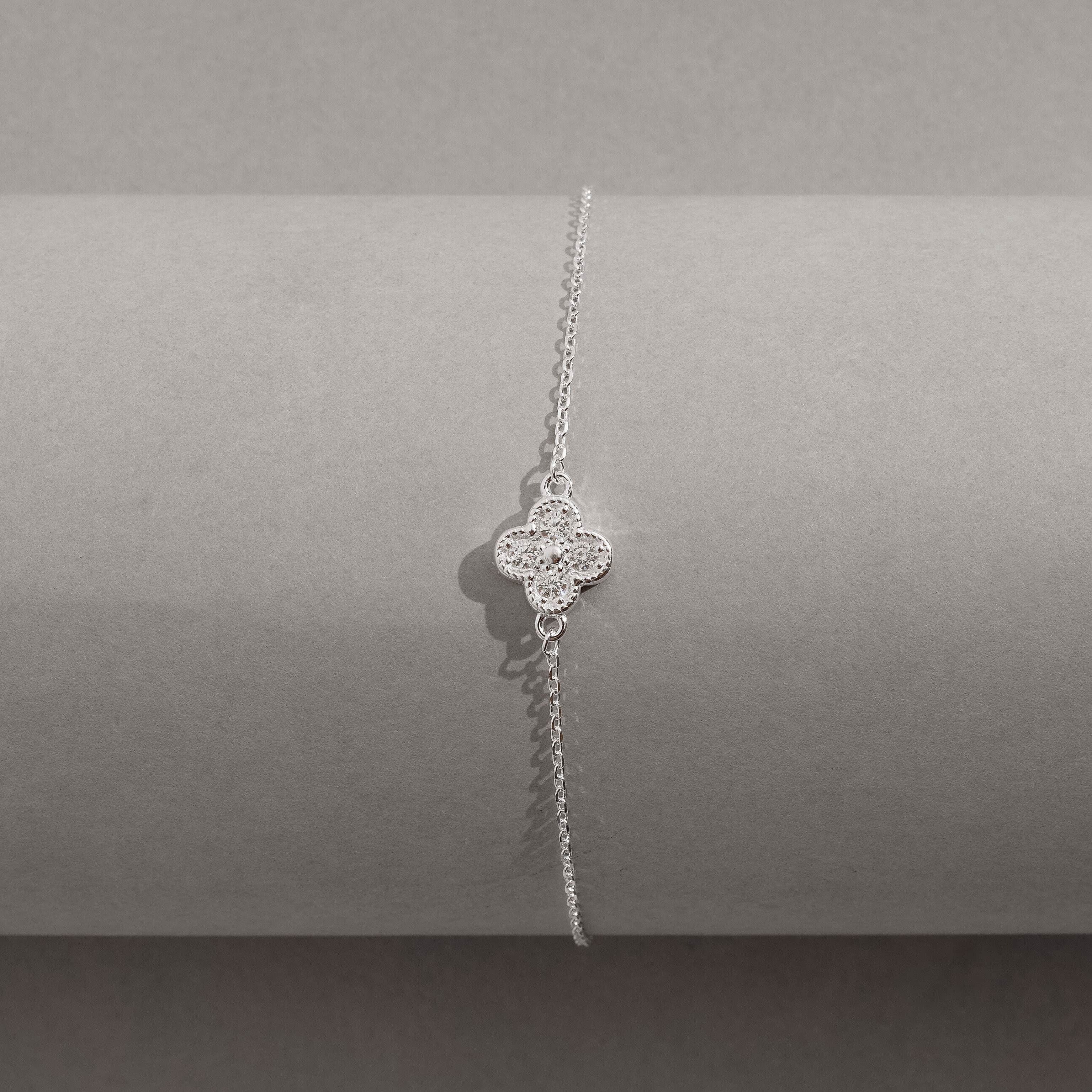 Imagem Secundária Pulseira entremeio trevo cravejado 9mm