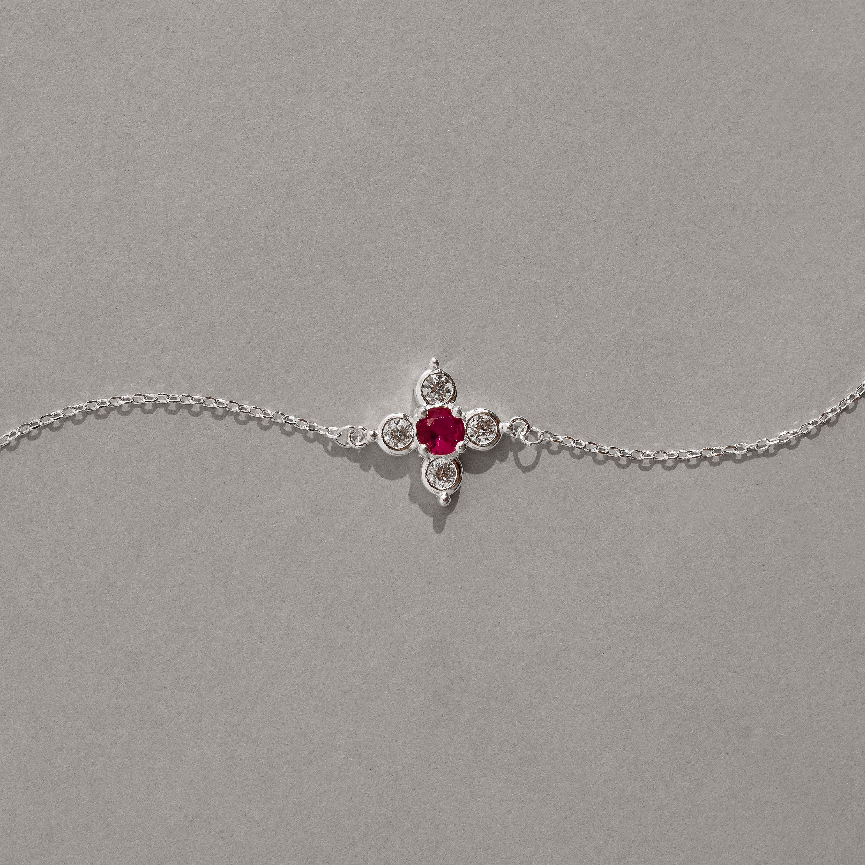 Pulseira entremeio flor com zircônias cristal e cereja 14mm