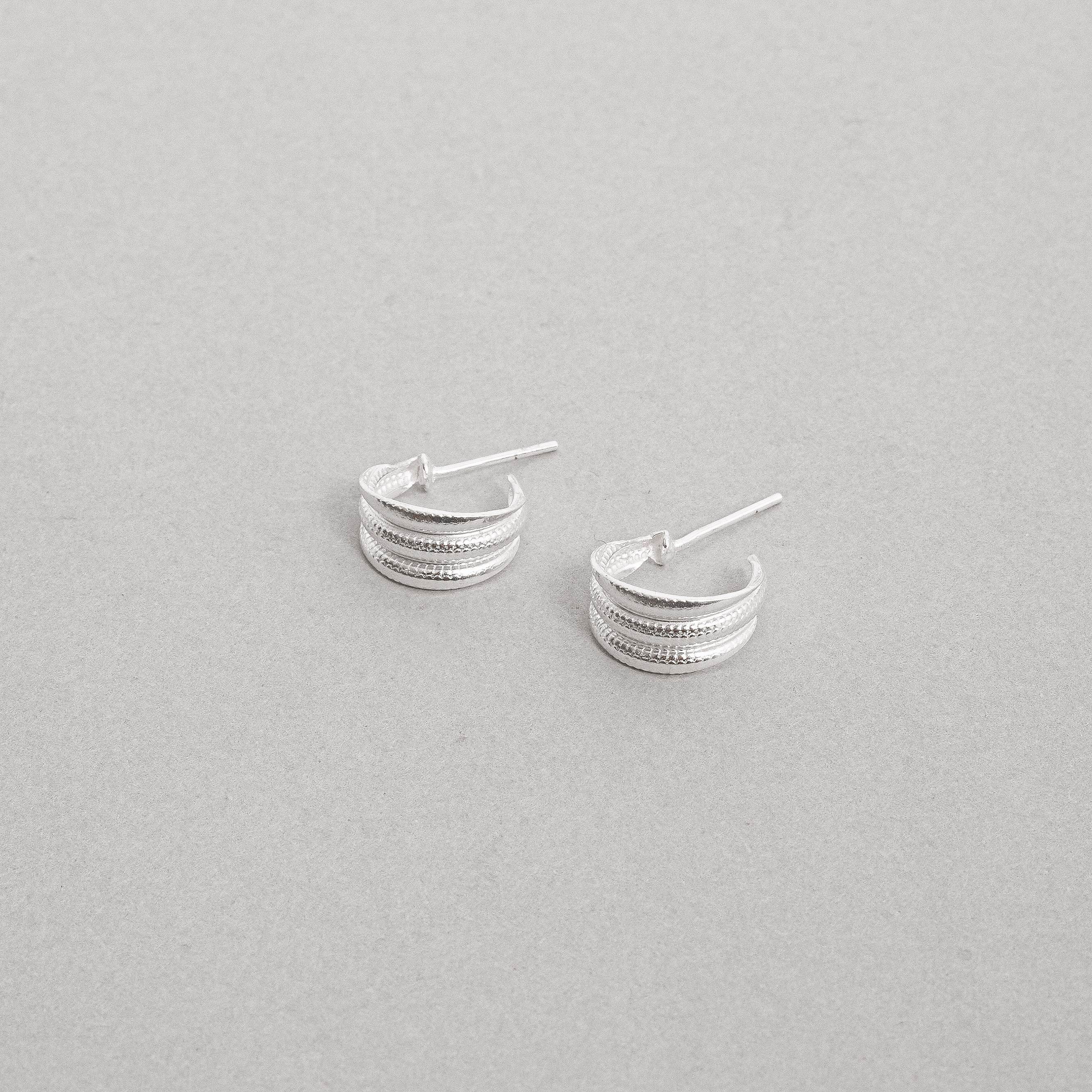 Argola 3 fios texturizados 13mm tarraxa