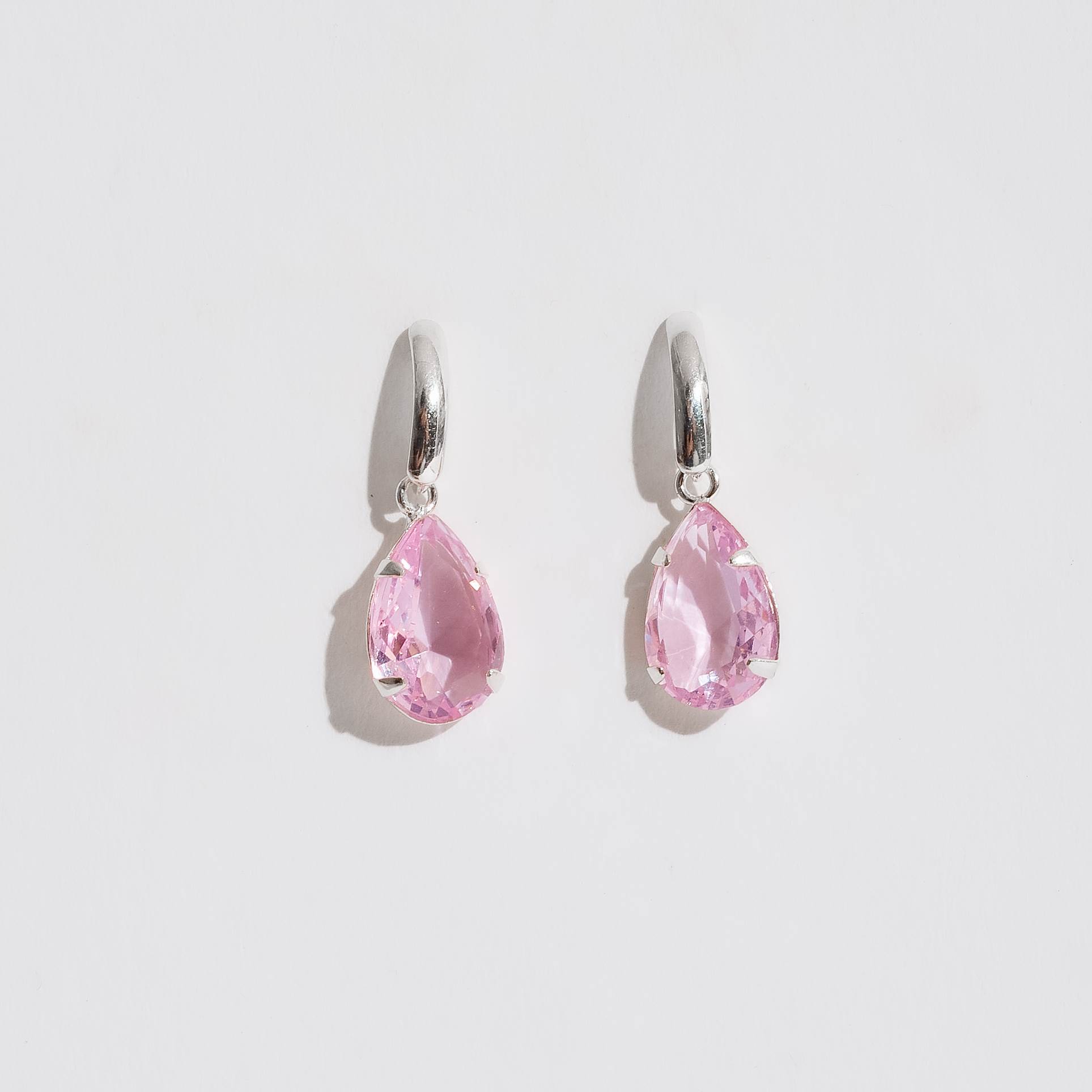 Brinco base com zircônia gota rosa 12mm