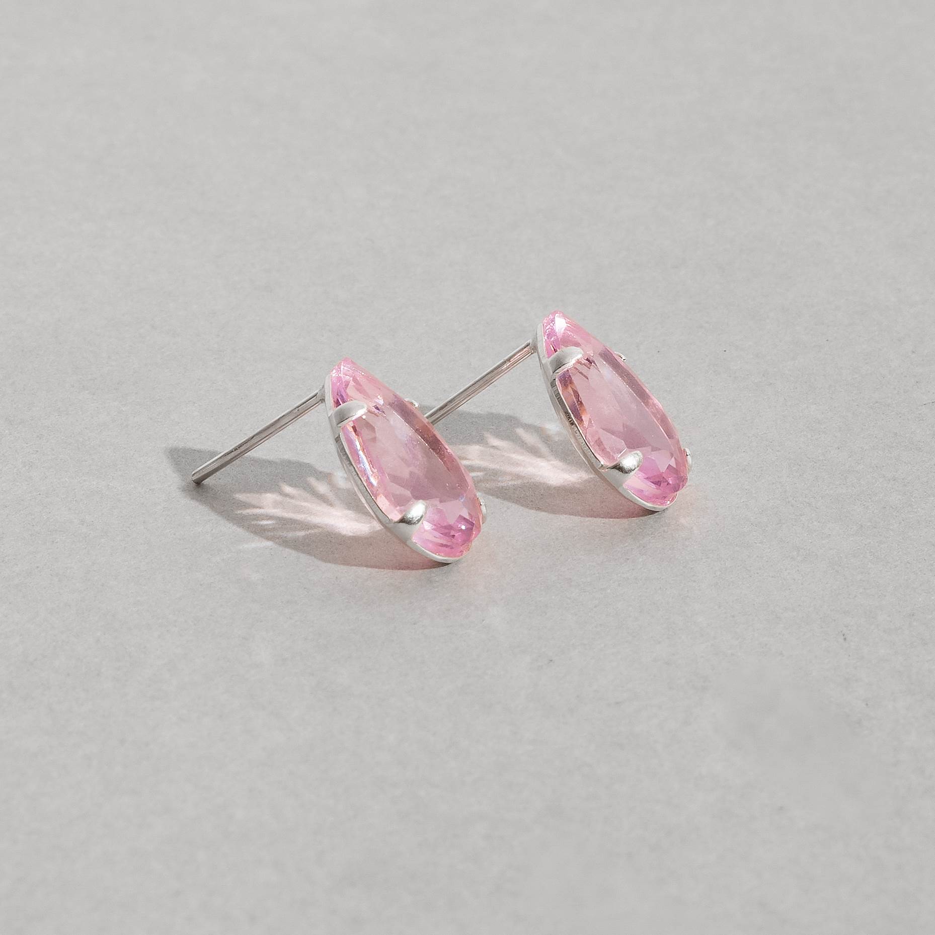 Brinco zircônia gota rosa 12mm