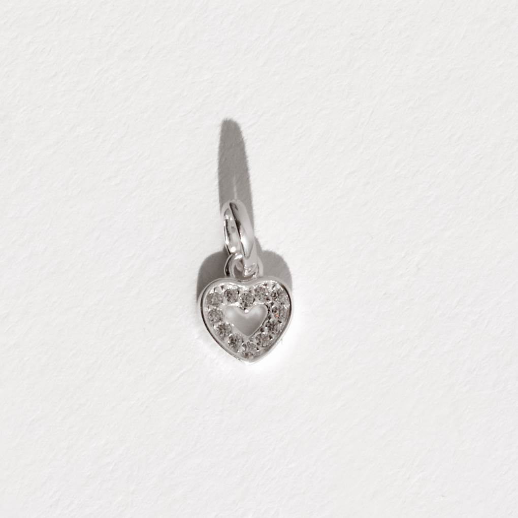 Pingente coração vazado com zircônias 7mm cristal
