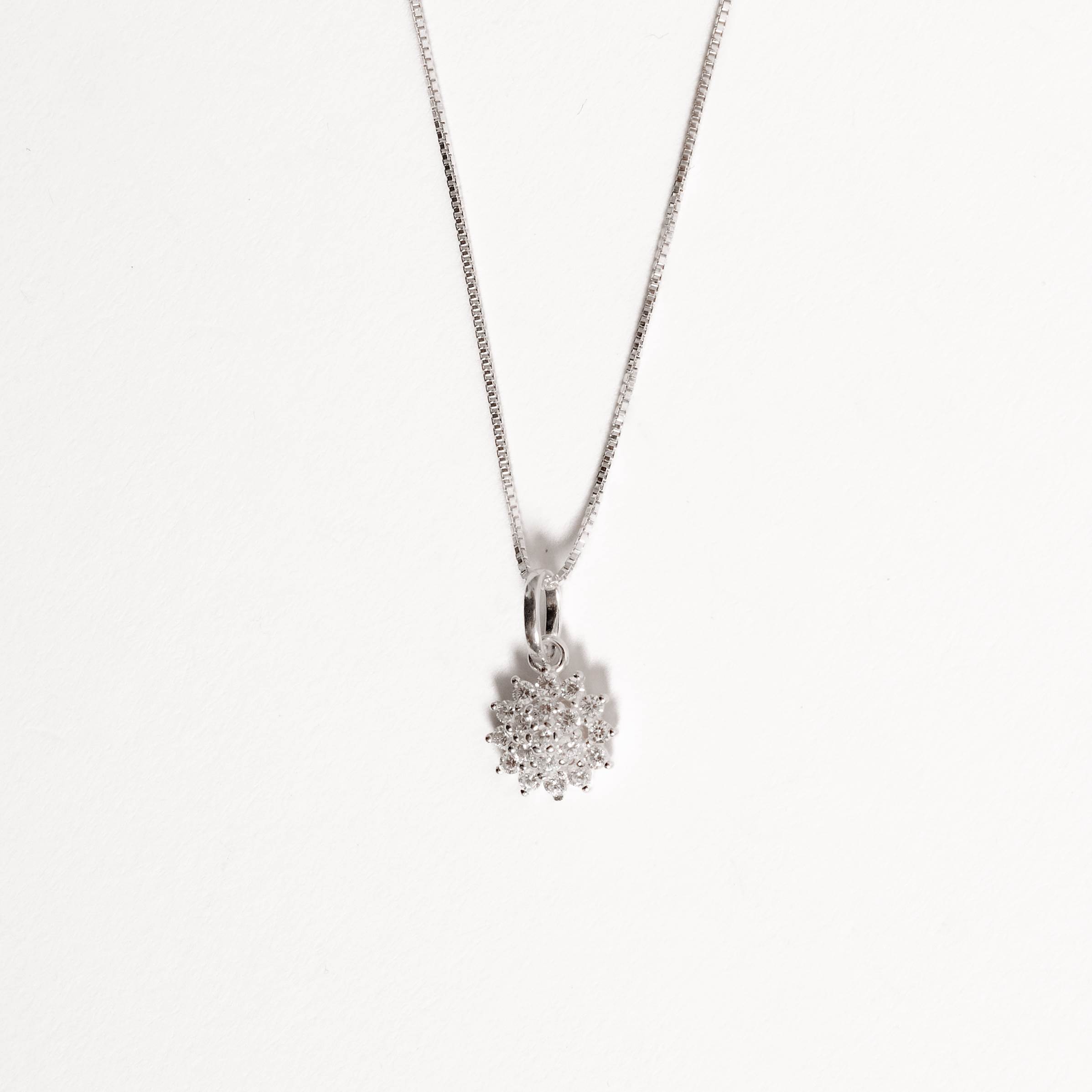 Colar pingente flor toda cravejada 9mm 45cm