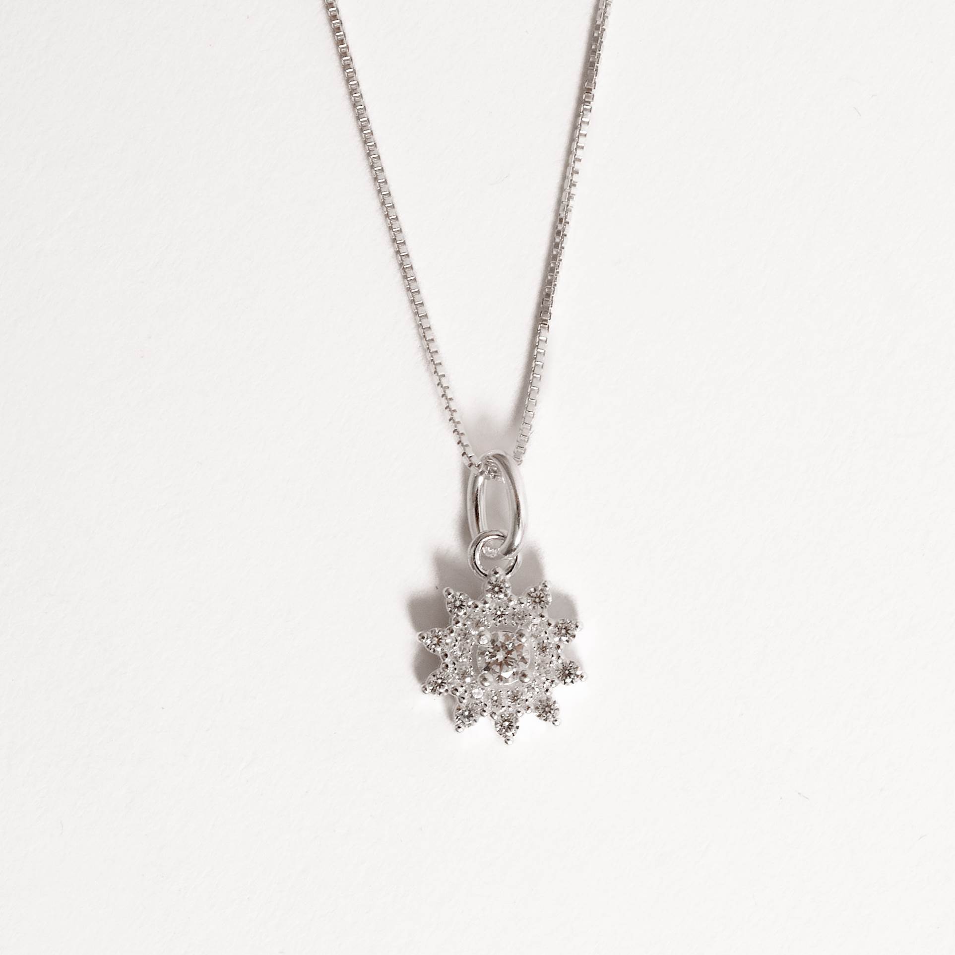 Colar pingente flor com cravejado 10mm 45cm