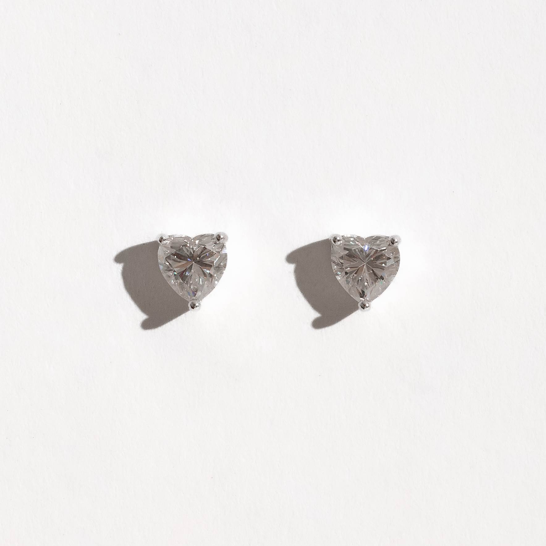 Brinco moissanite coração cristal 6x6mm 