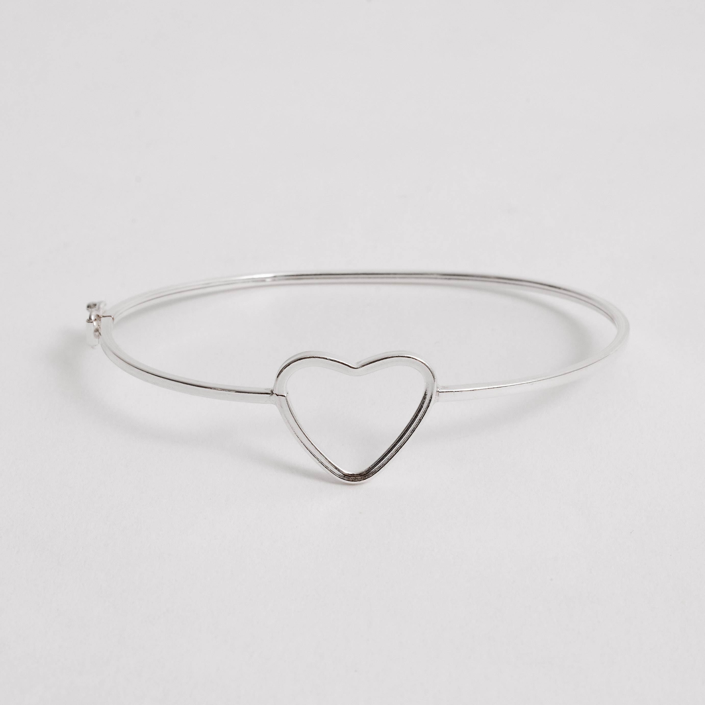 Bracelete fio quadrado entremeio coração