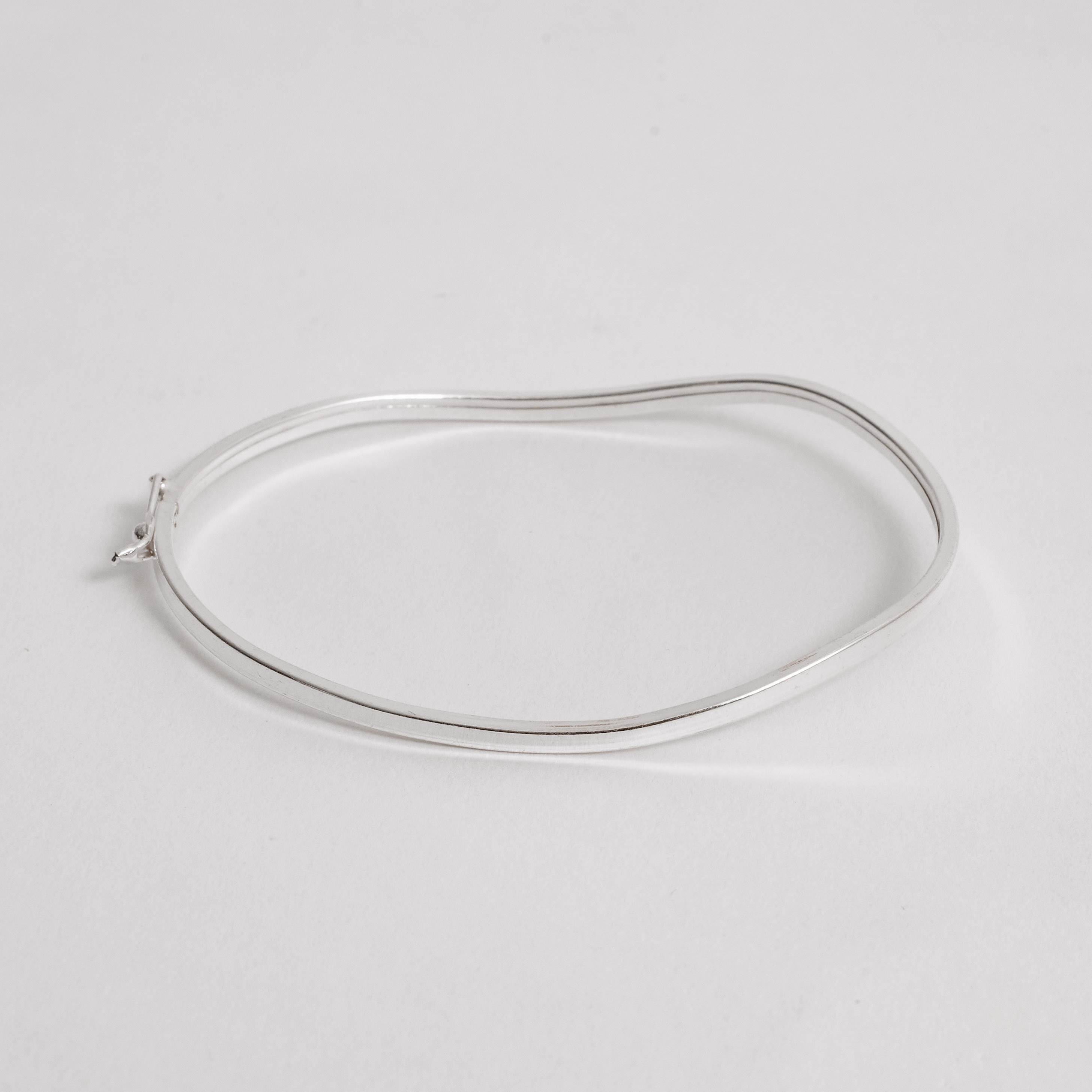 Bracelete 2.3 fio quadrado ondulado