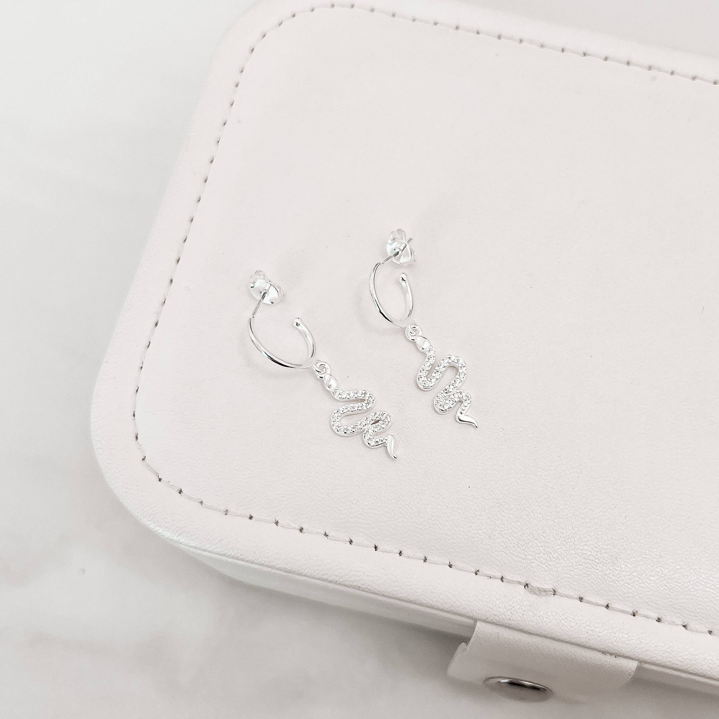 Imagem Argola 10mm pingente cobra cravejada