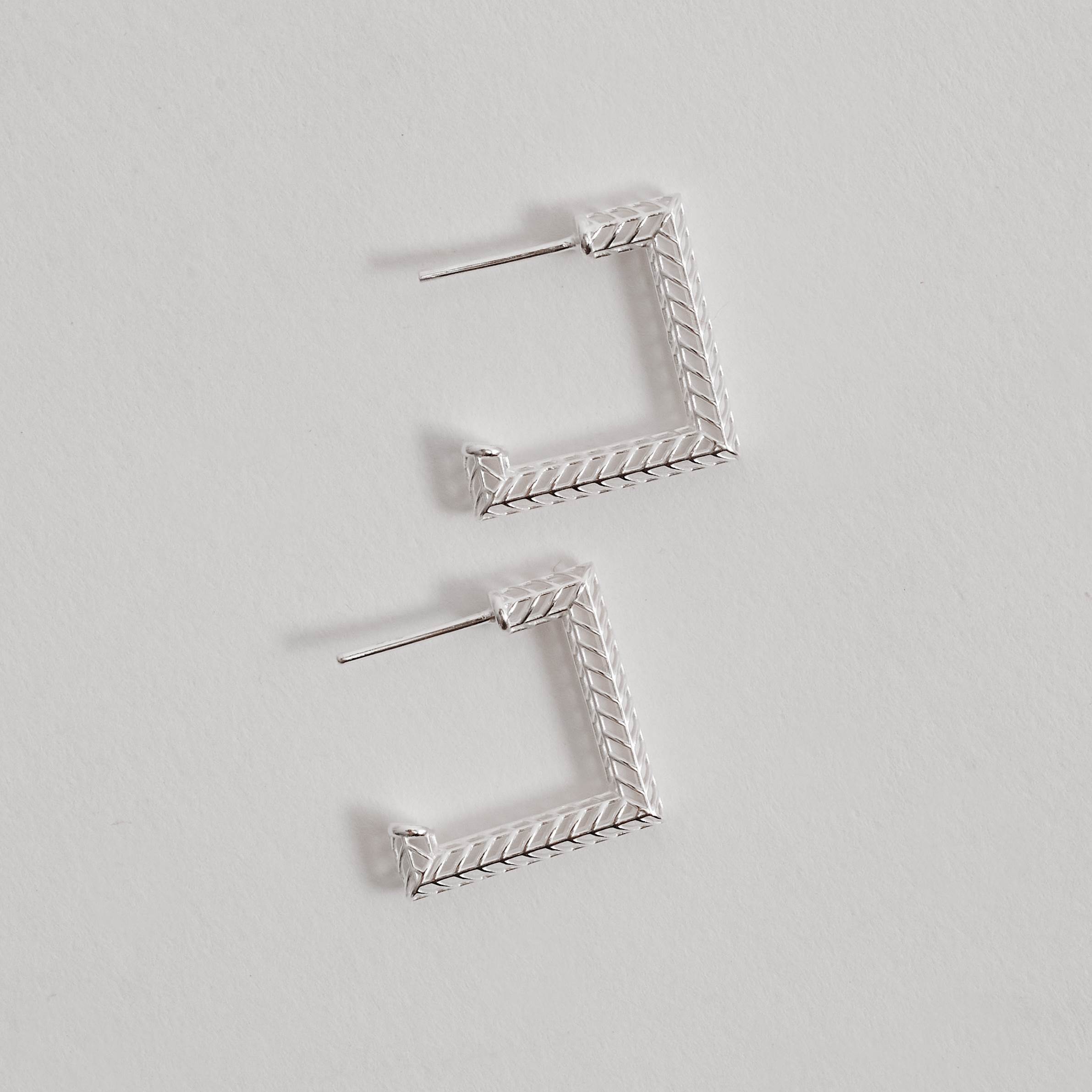 Argola quadrada renda Italiana 17mm tarraxa