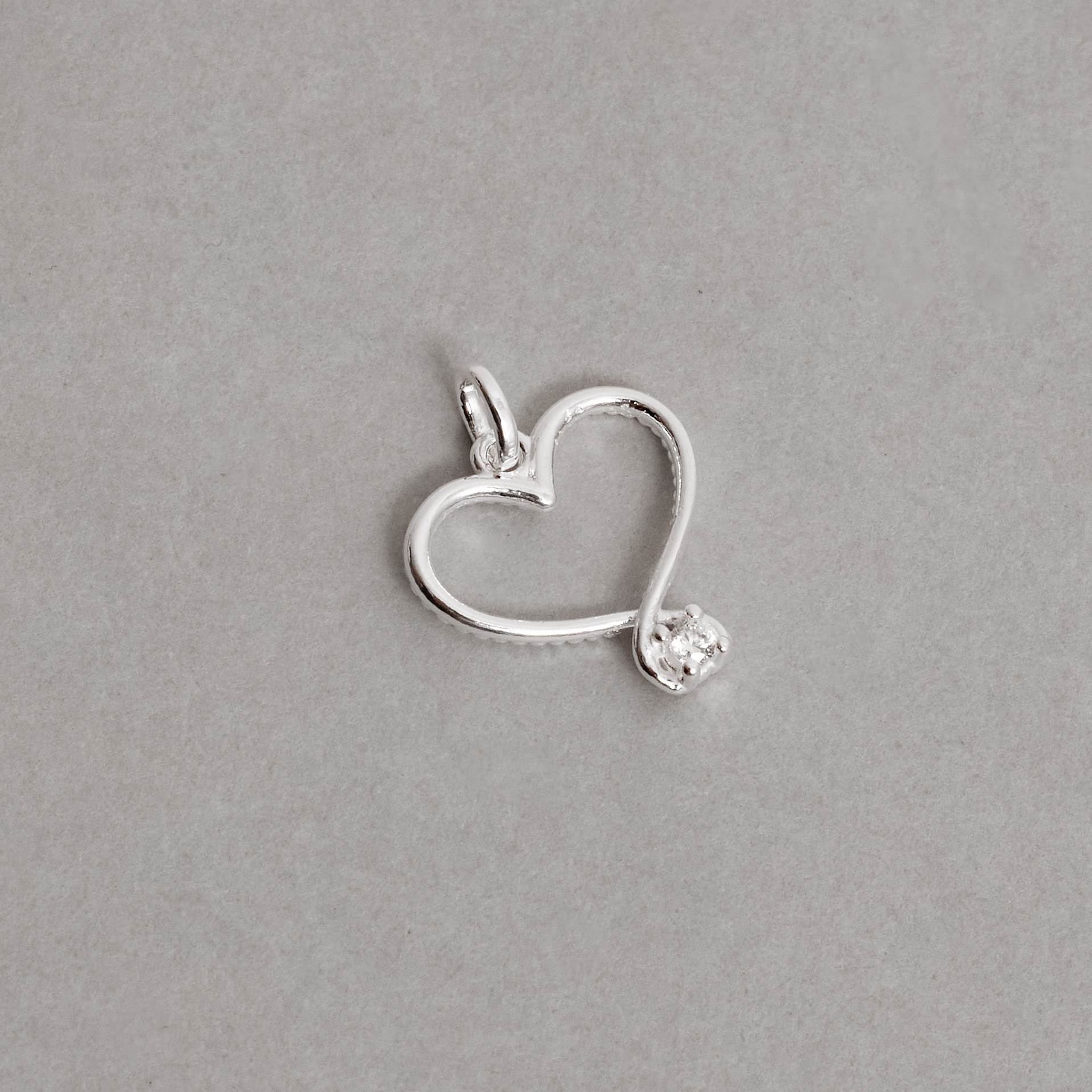 Pingente coração vazado detalhe zircônia 14mm