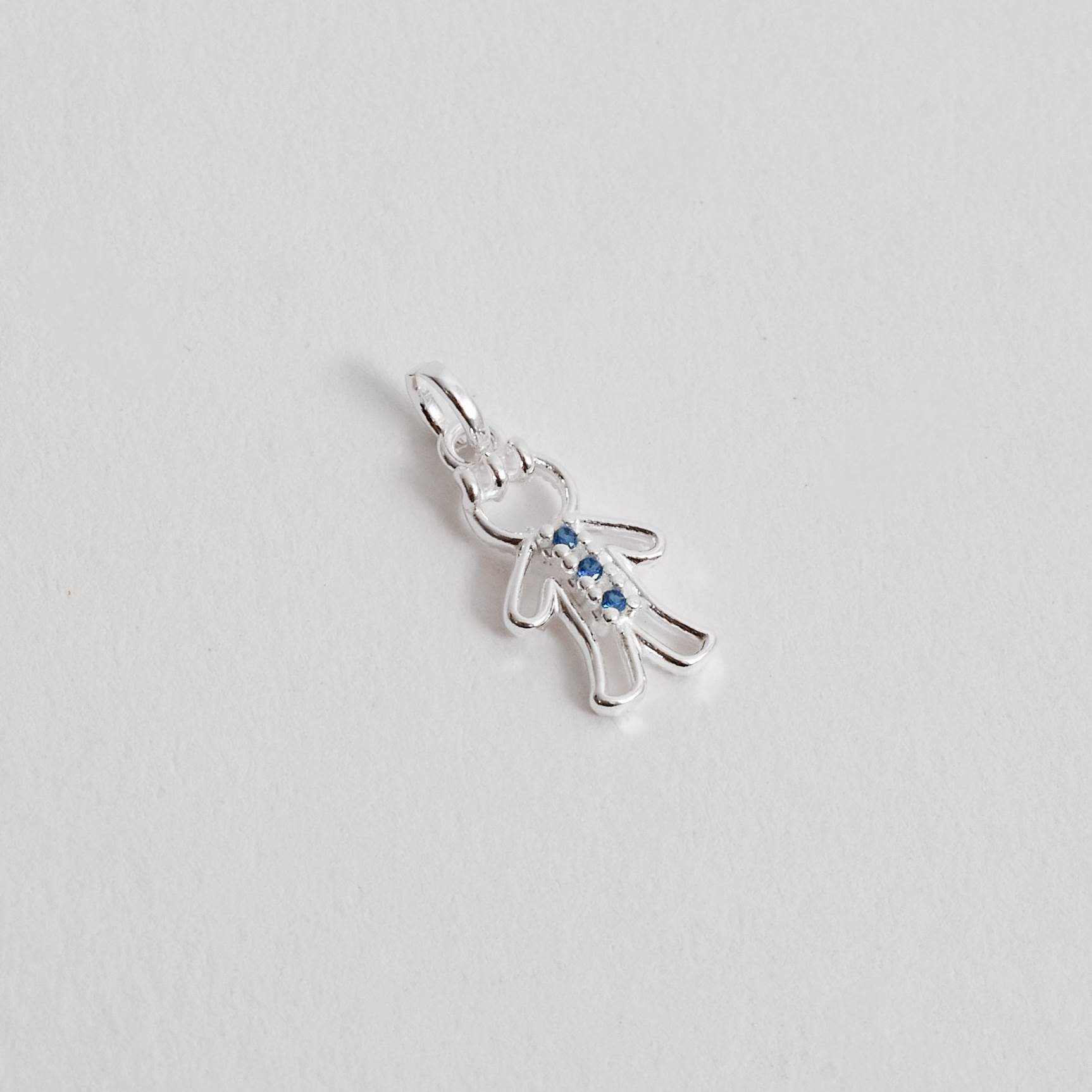 Pingente menino detalhe 3 zircônias azul 12mm
