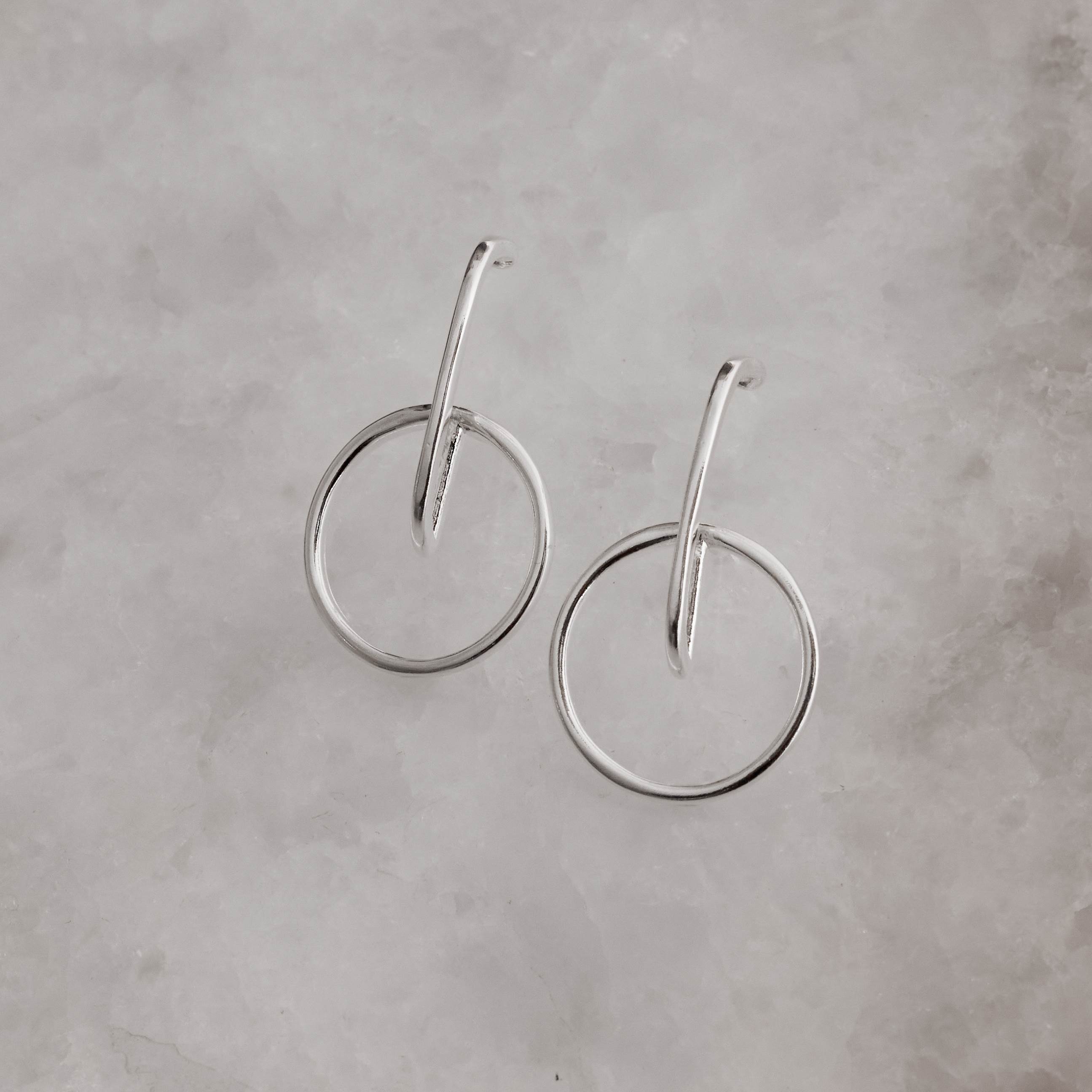 Brinco ear hook com argola 29mm