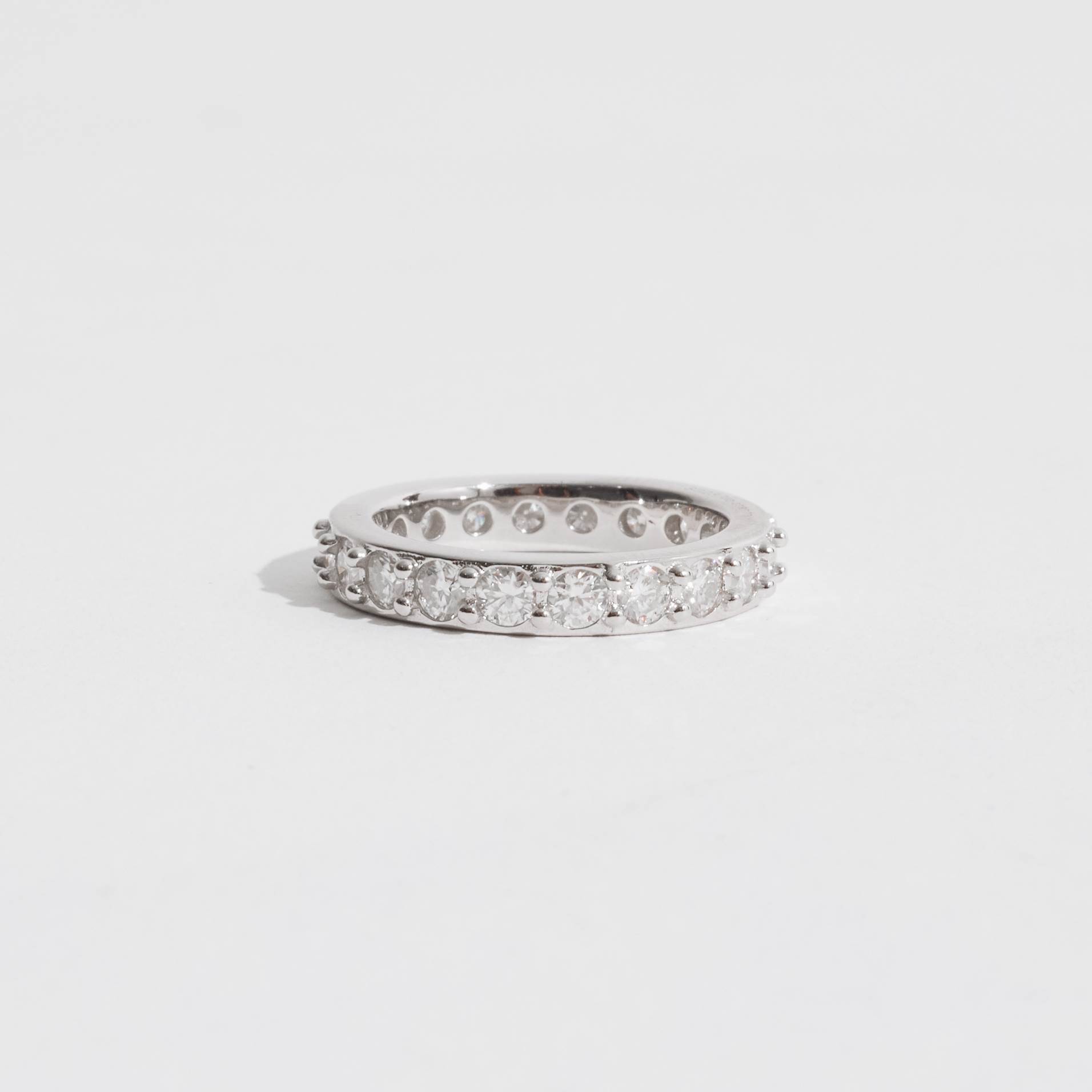 Anel aliança cravejada com moissanites 3mm ródio