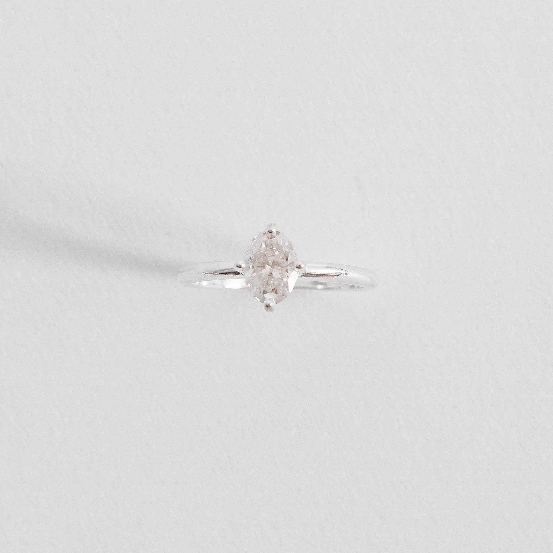 Imagem Anel solitário moissanite oval 5x7mm