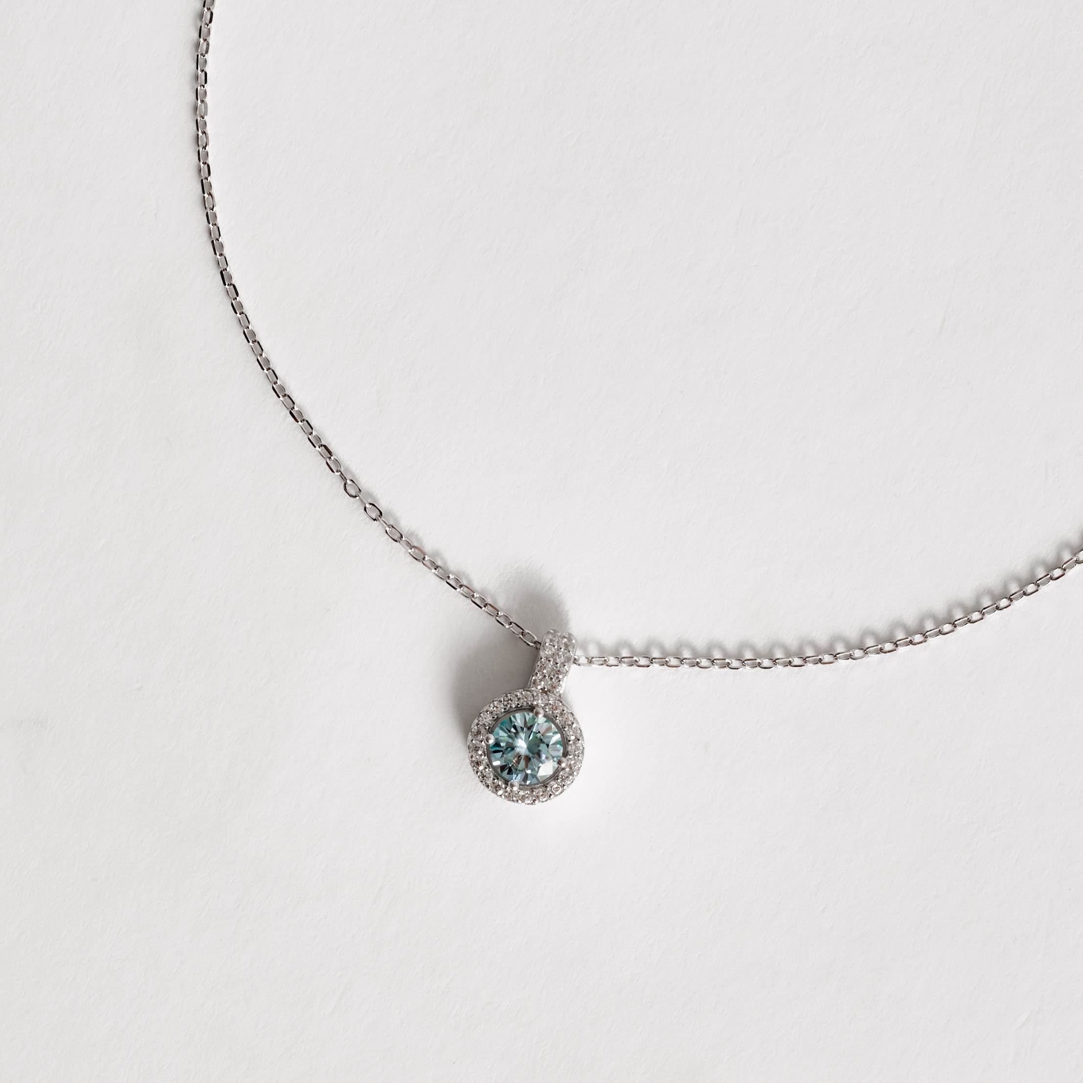 Colar pingente moissanite aquamarine 5mm com cravejado corrente cadeadinho 45cm ródio