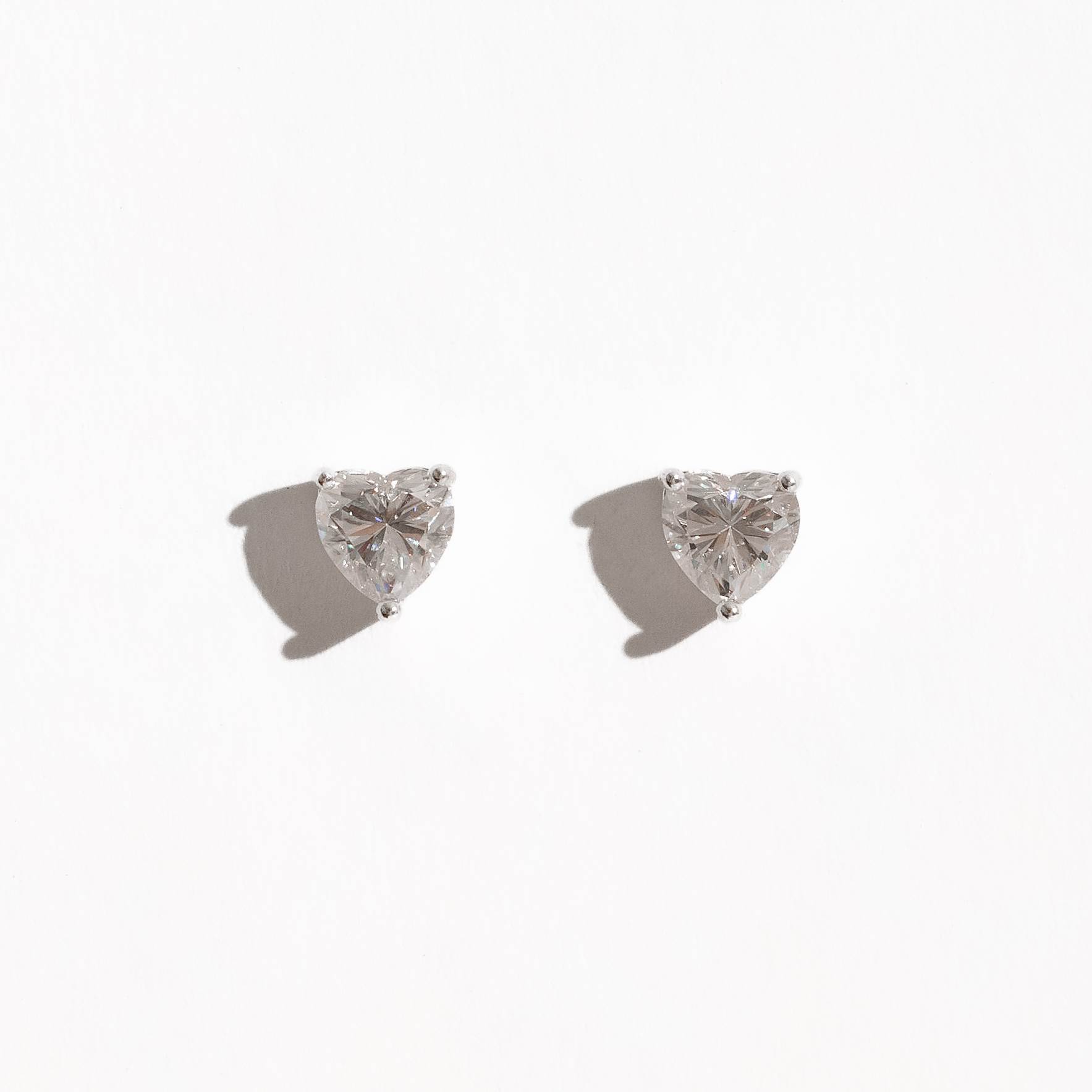 Imagem Brinco moissanite coração cristal 6x6mm 