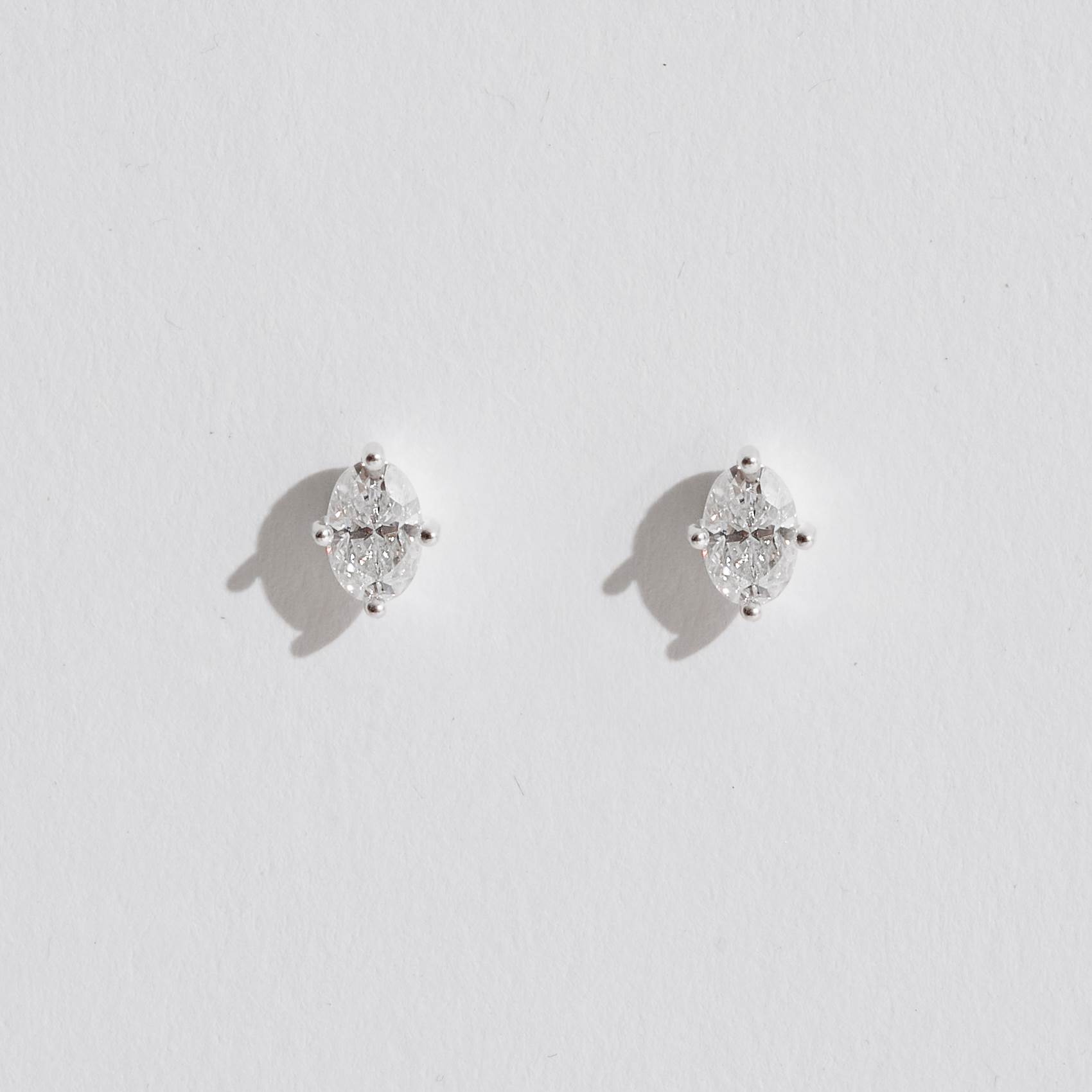 Brinco moissanite oval 6x4mm