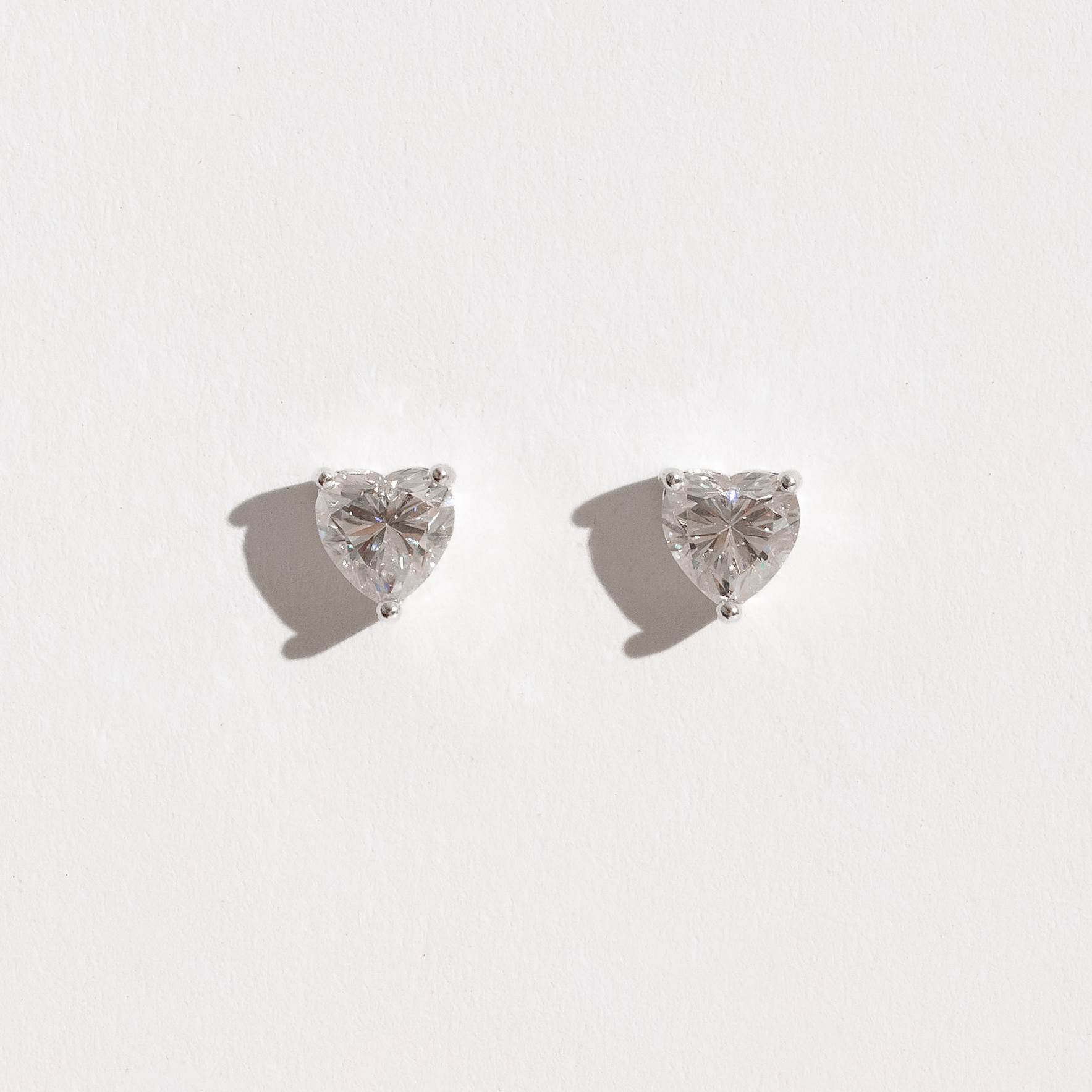 Brinco moissanite coração cristal 6x6mm
