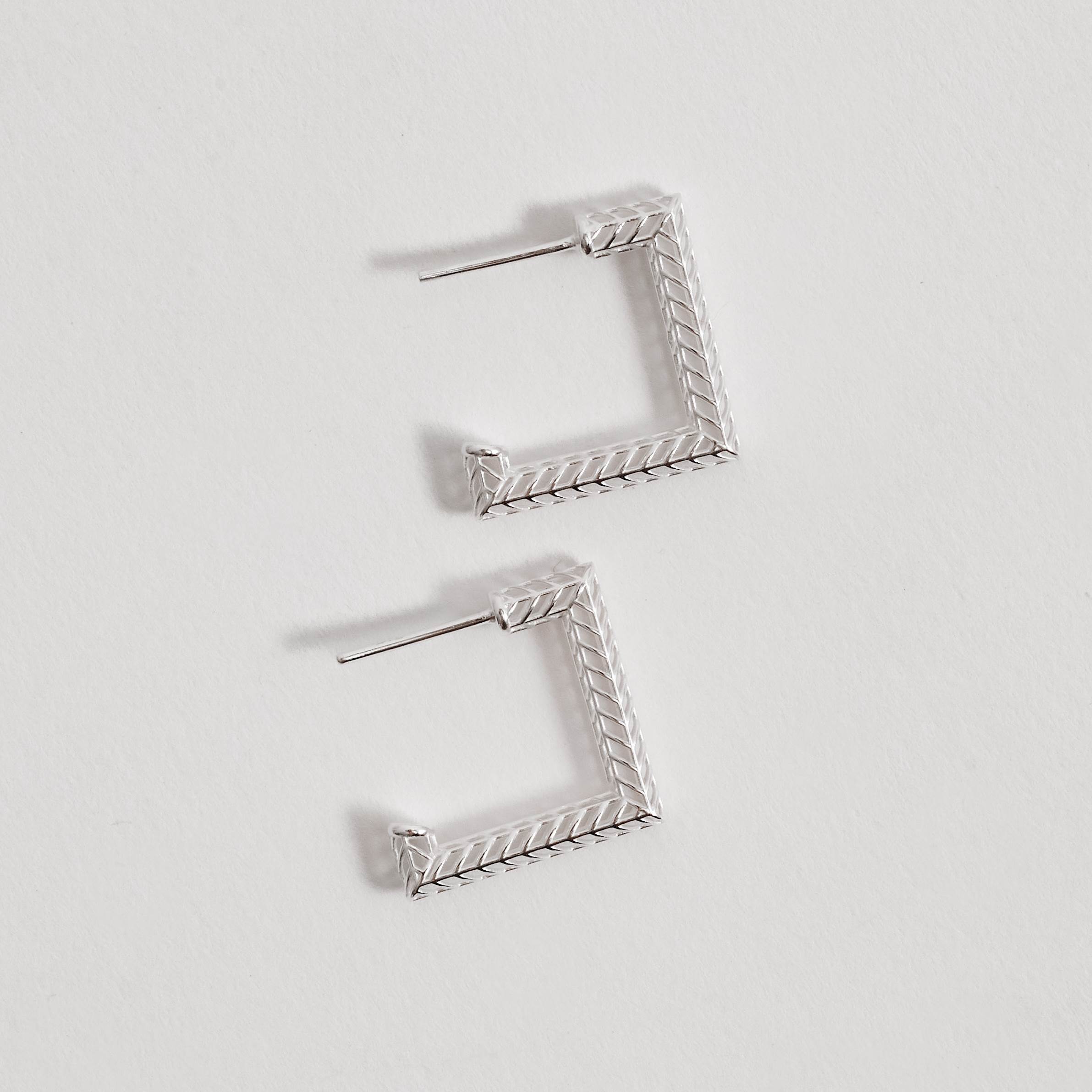 Argola quadrada renda Italiana 17mm tarraxa