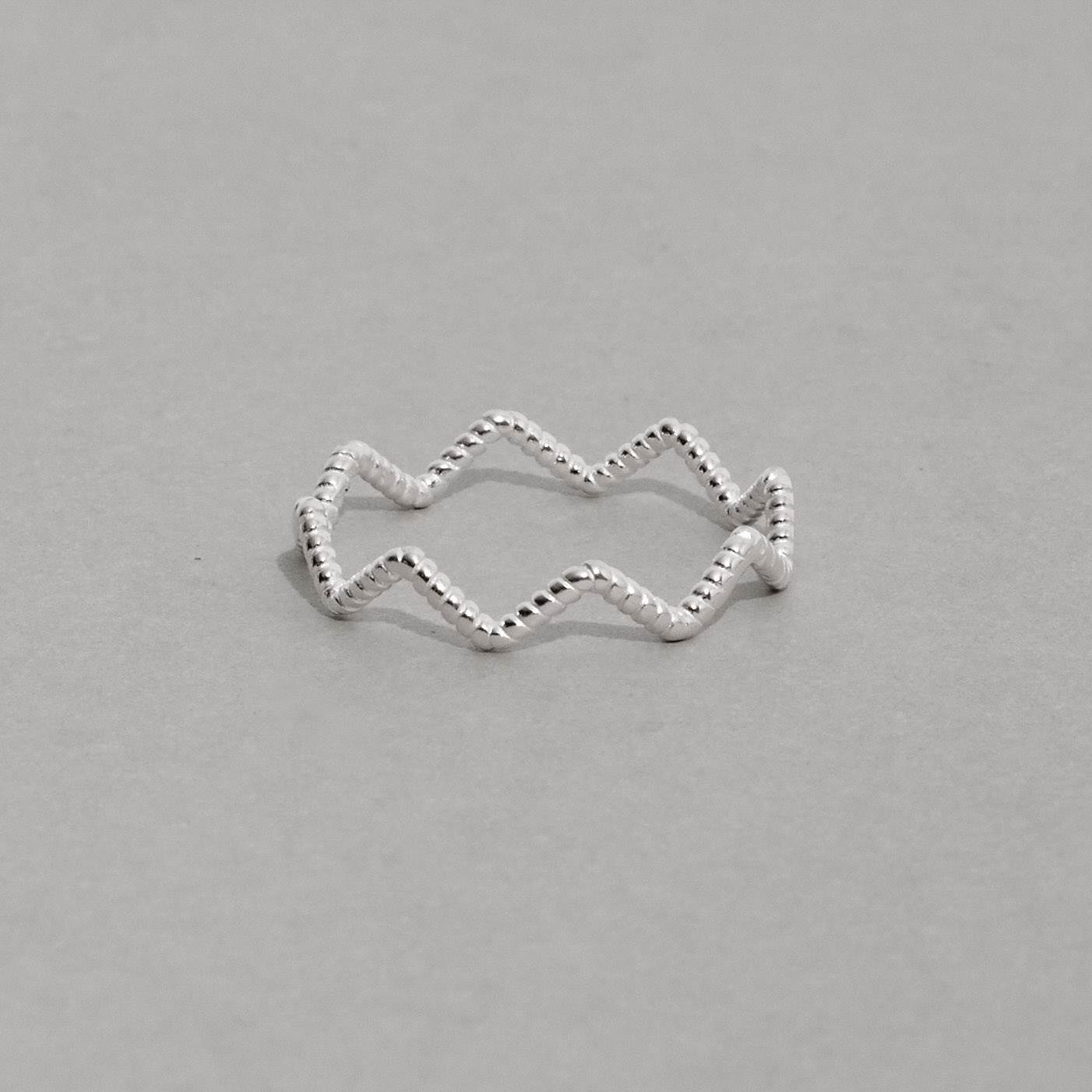 Anel zigzag torcido