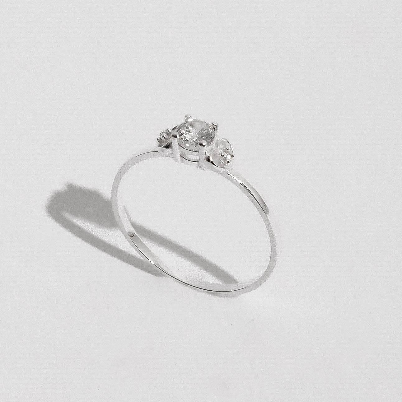 Anel solitário zircônia 4mm detalhe corações