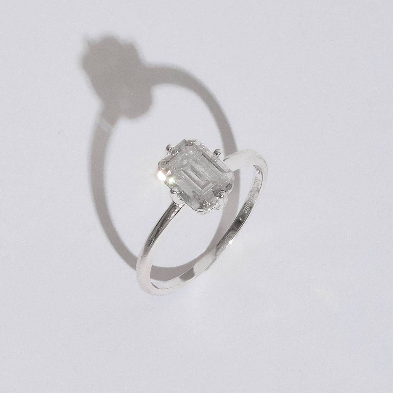 Imagem Secundária Anel solitário moissanite emerald 8x6mm
