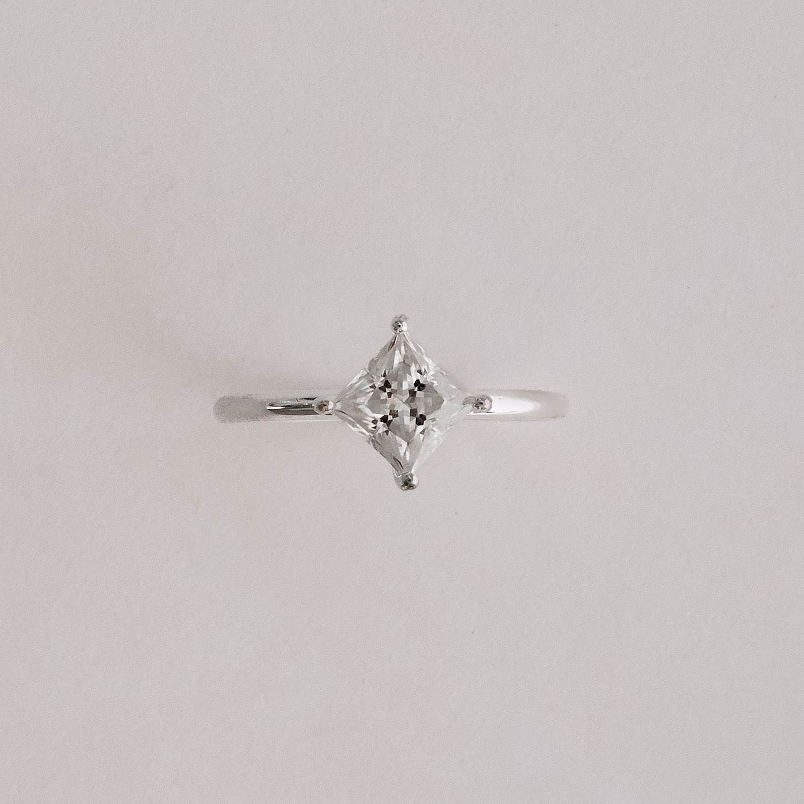 Anel solitário moissanite losango cristal 6x6mm