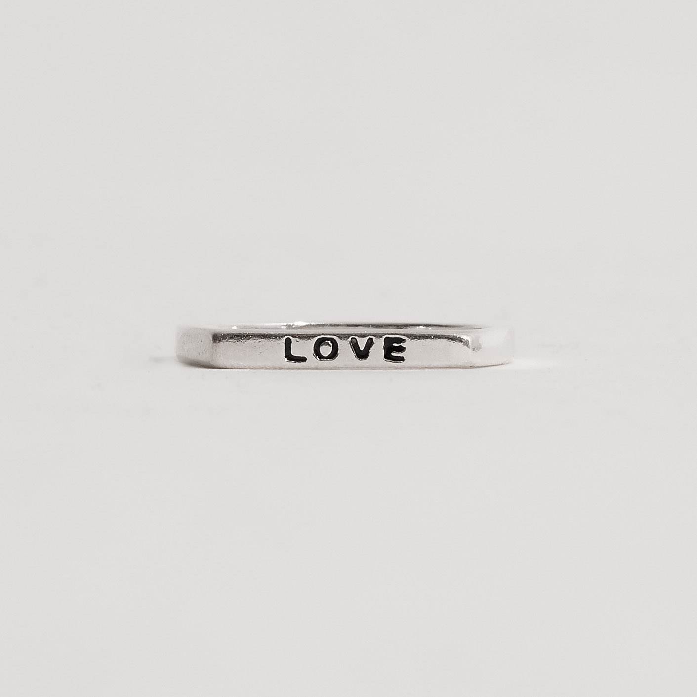 Imagem Anel reto escrito love resina