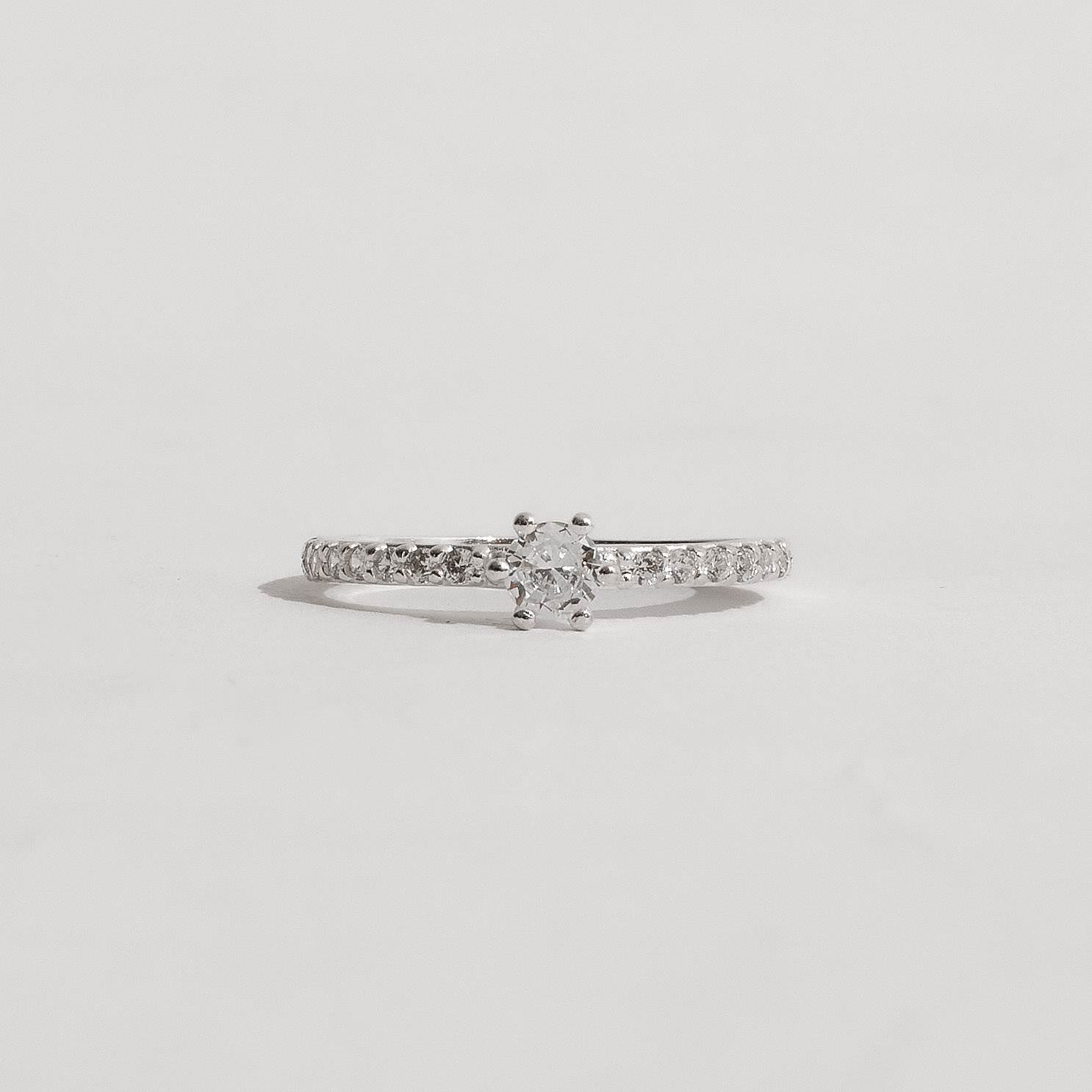Imagem Anel meia aliança com solitário zircônia 4mm
