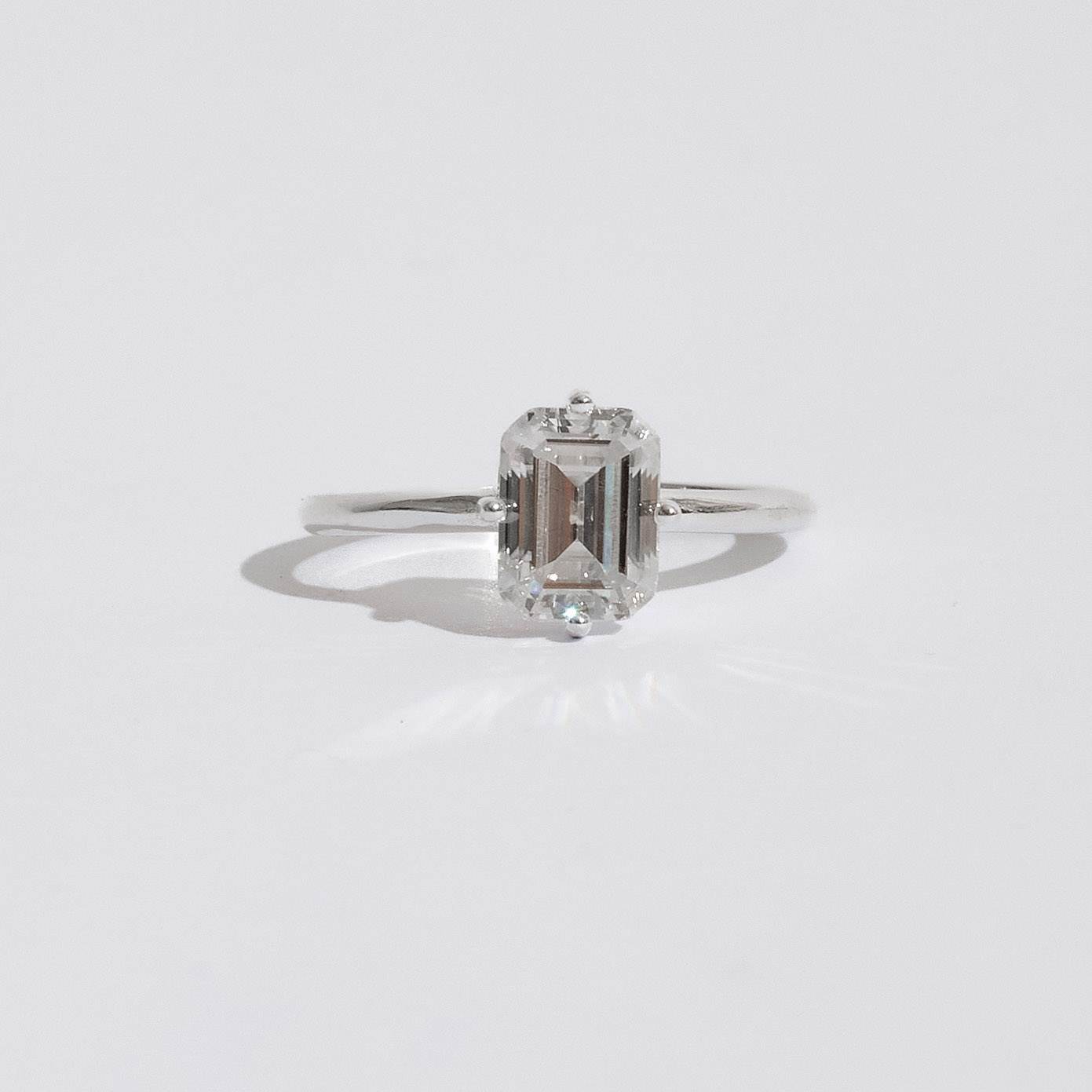 Imagem Anel solitário moissanite emerald 8x6mm