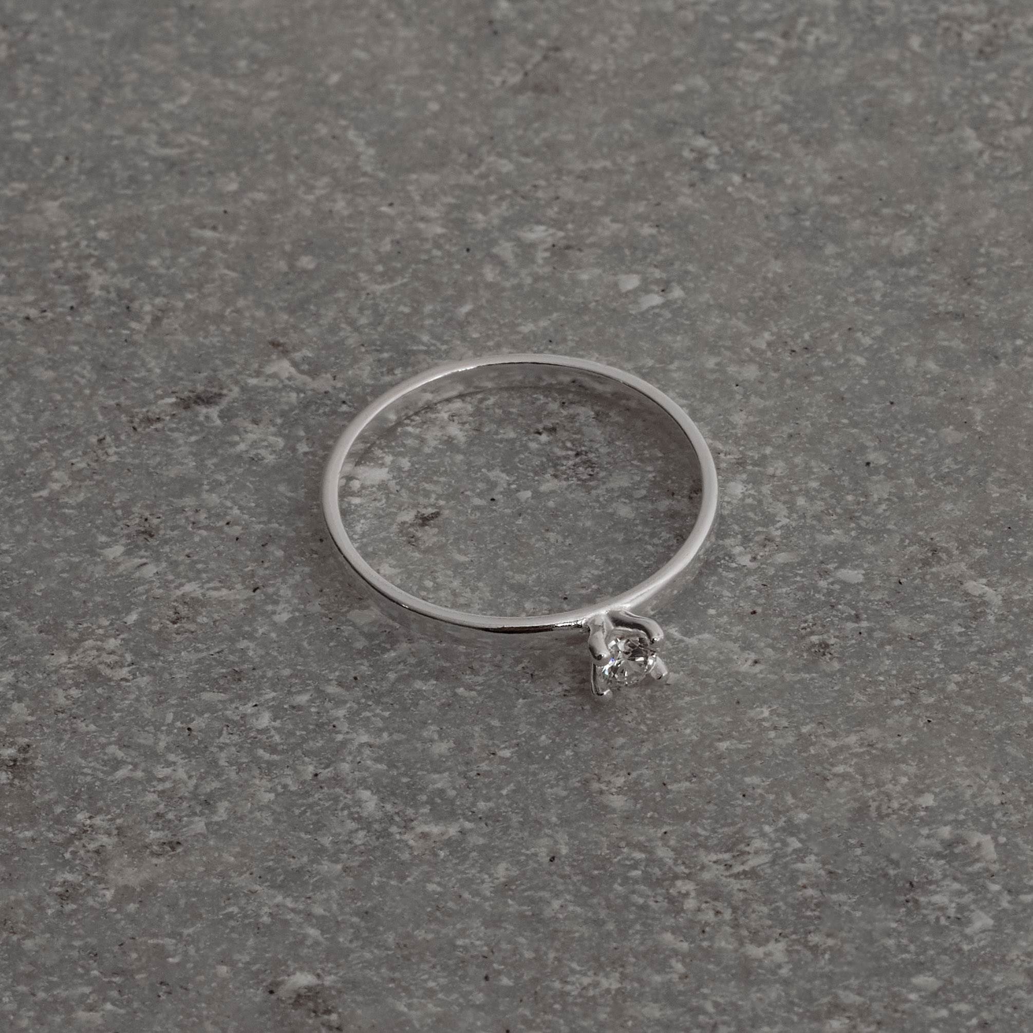 Anel solitário zircônia 3mm fio quadrado