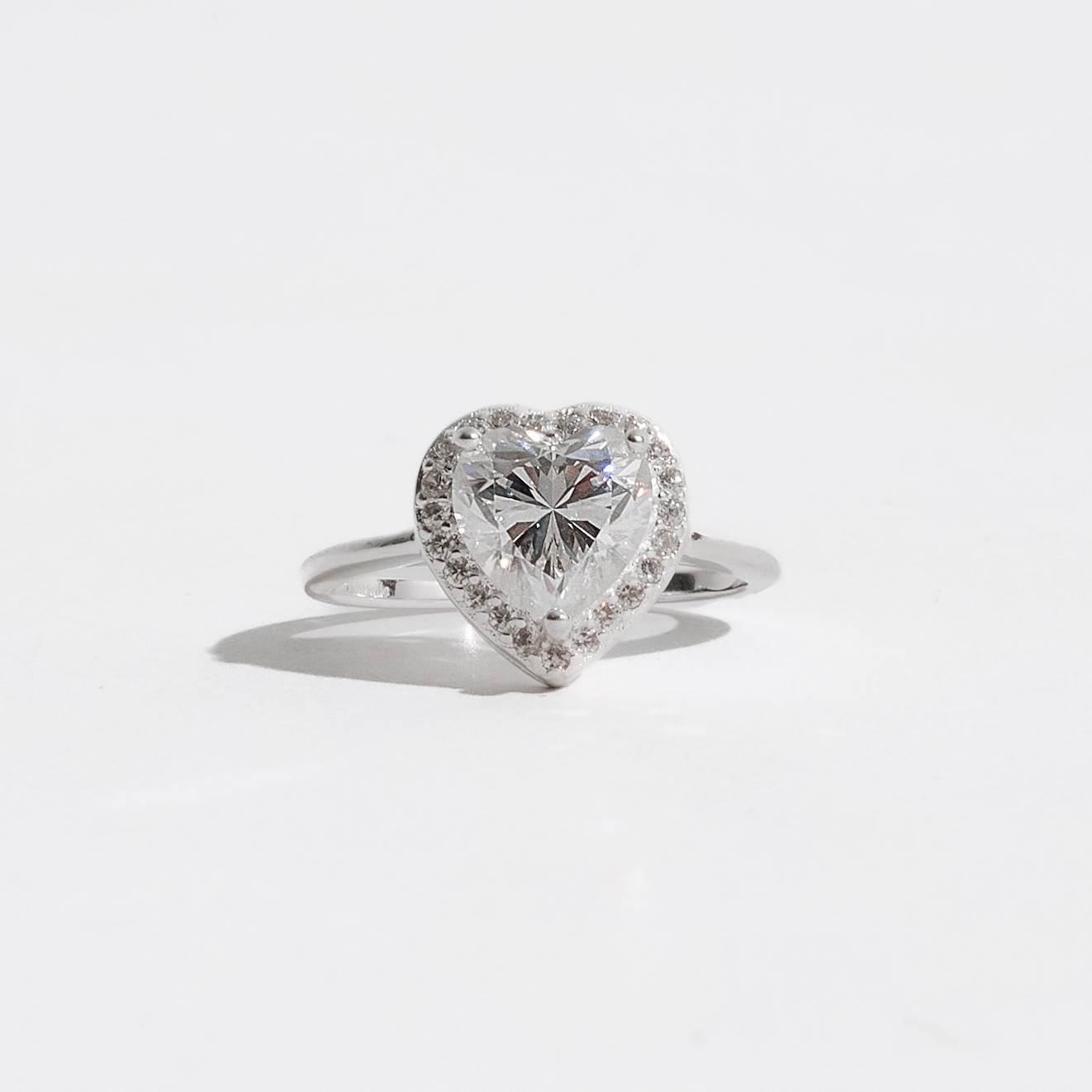 Imagem Anel moissanite coração 8mm com cravejado